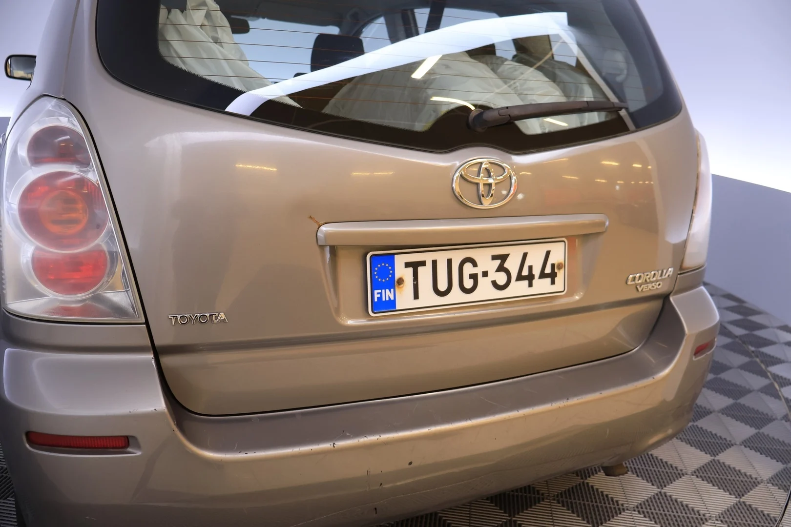 Car Image - vOLQx8dlW663xHnM8img7