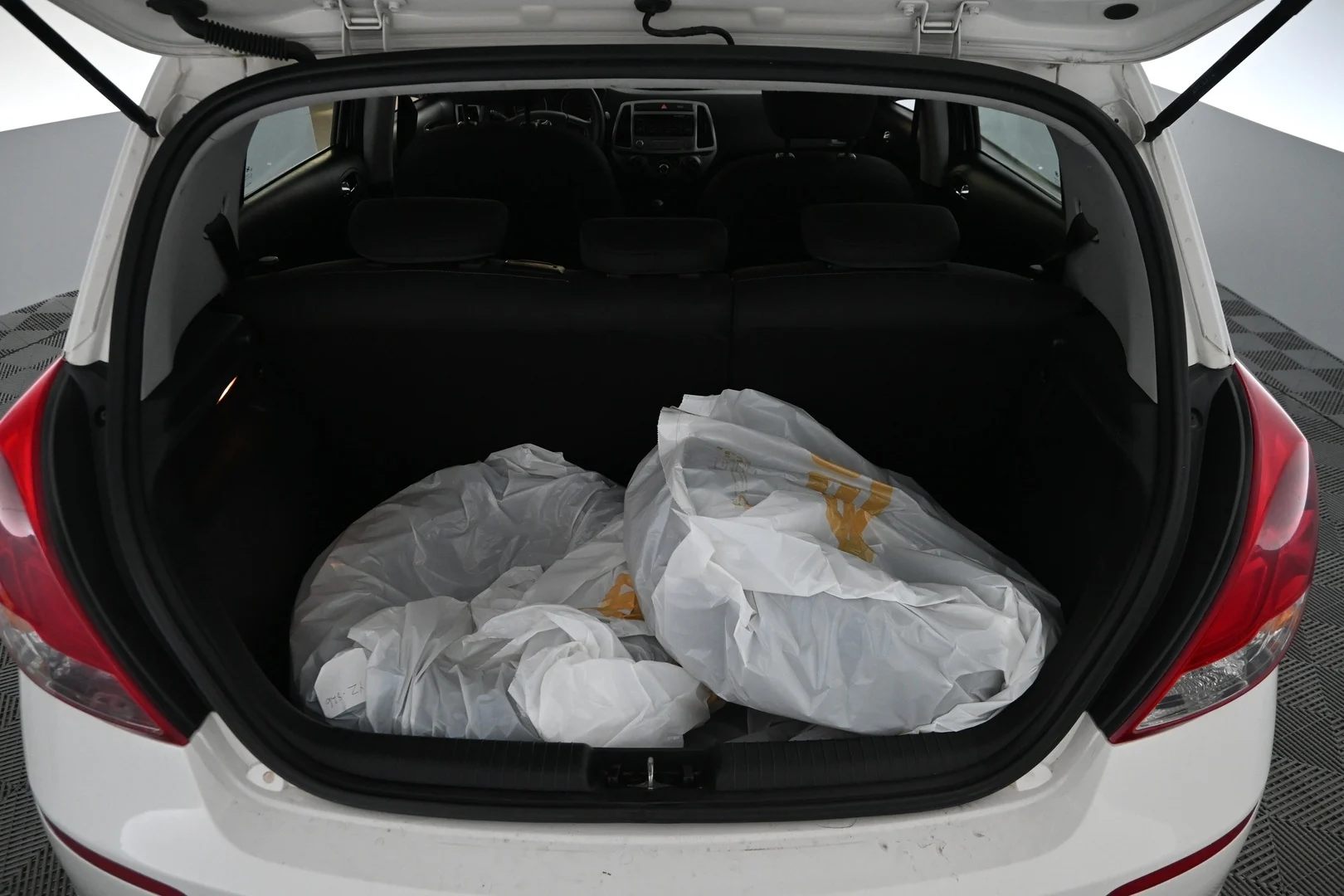 Car Image - 1pM3rxh4xaeTNcX44kZRev