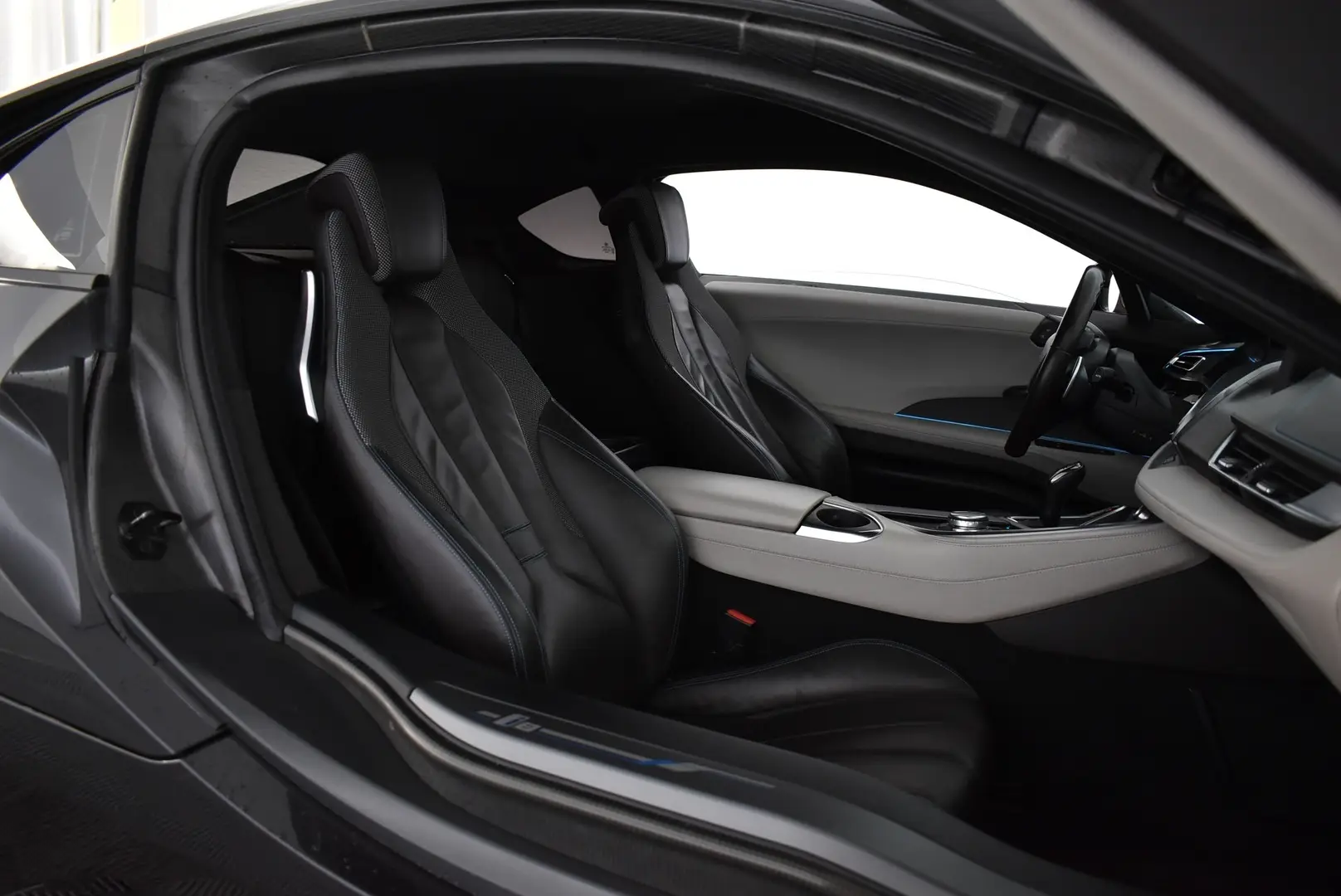 Car Image - 1TeLBy6DsI19GpBxOMqkmX