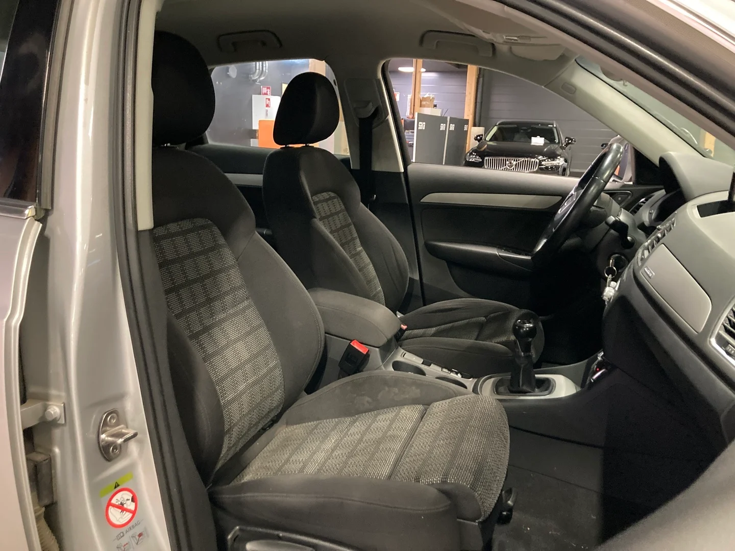 Car Image - 2d5E62loBz8VlGDLG6Rl8F