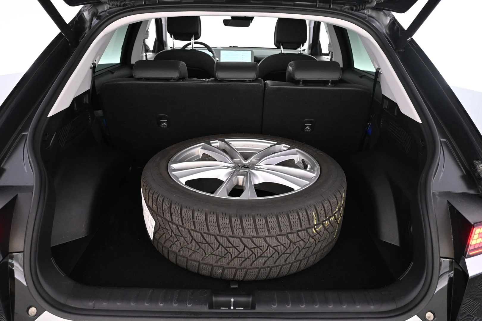 Car Image - 6kdUeoJRZdscoDWt7buiWF