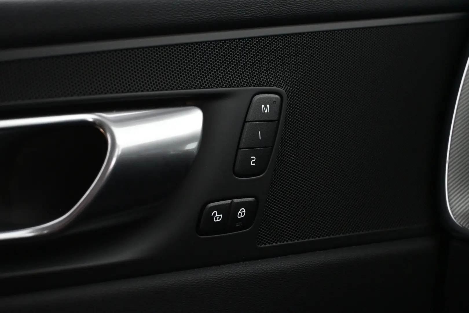 Car Image - 6bV15DpUPWJKIf401LAf6e