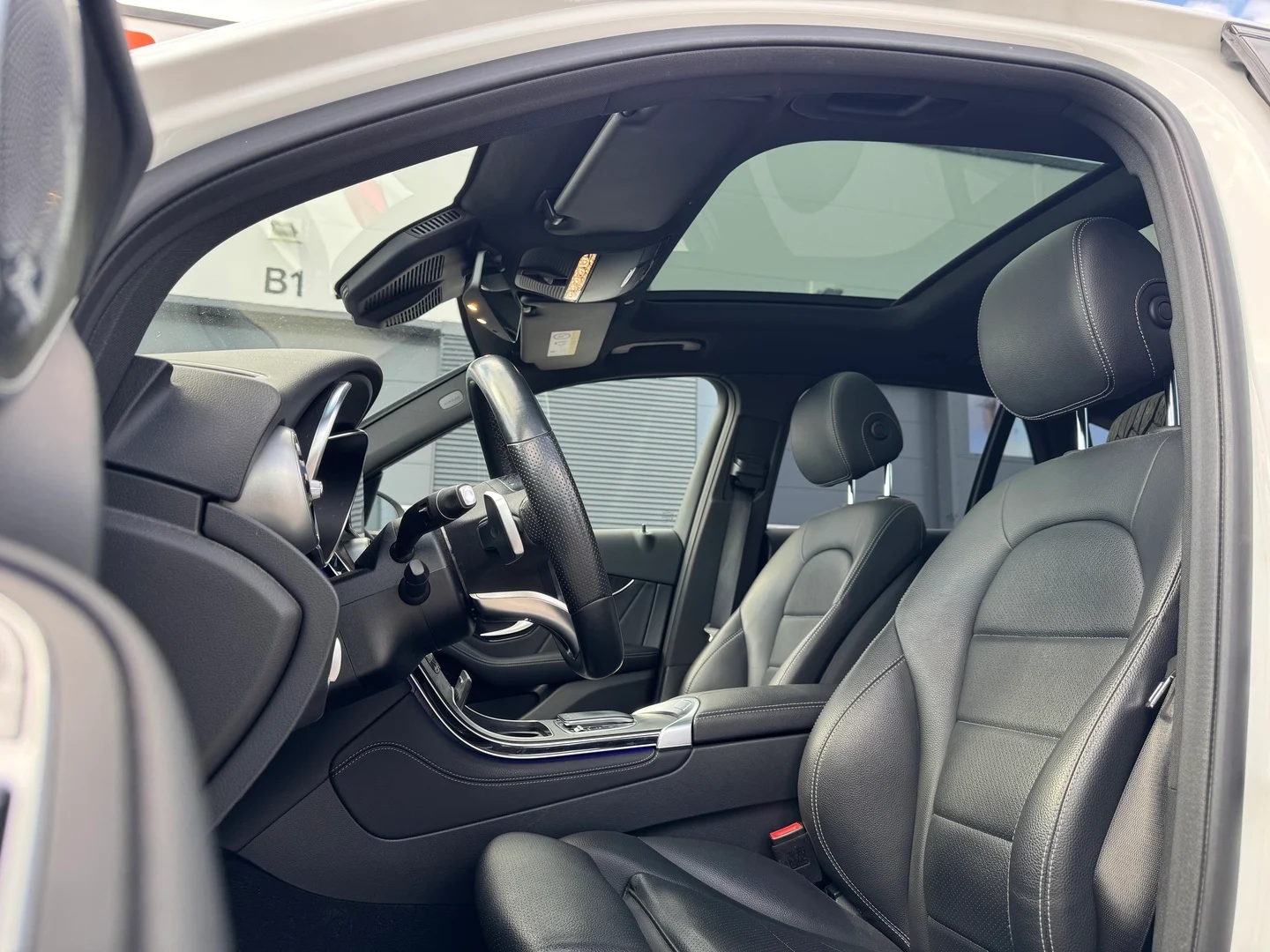 Car Image - 2Scn0pVYHV1mKhwCcw3ffp