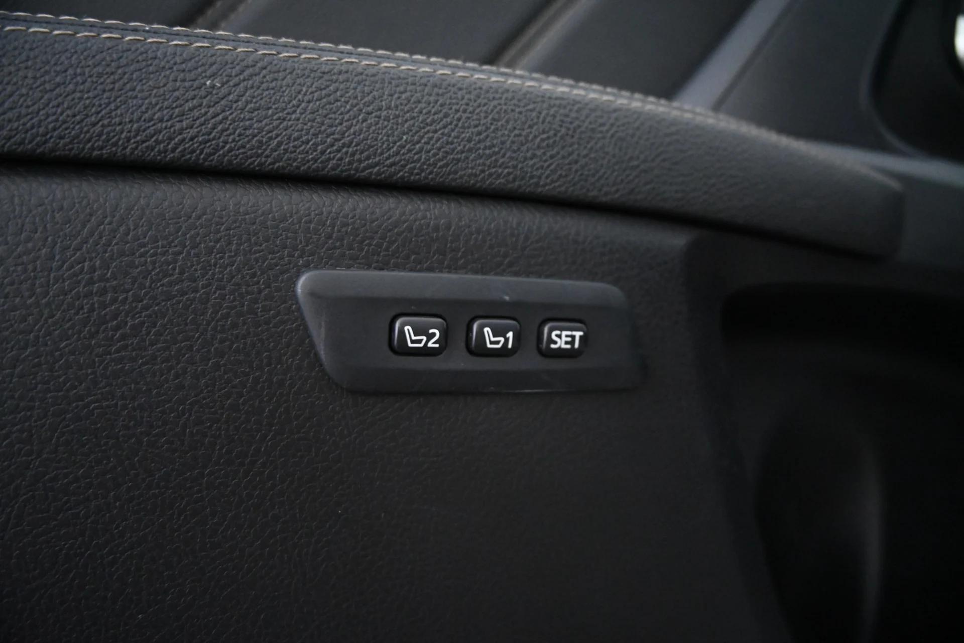 Car Image - 2asLIyYU7LGdXux2GVtLRn