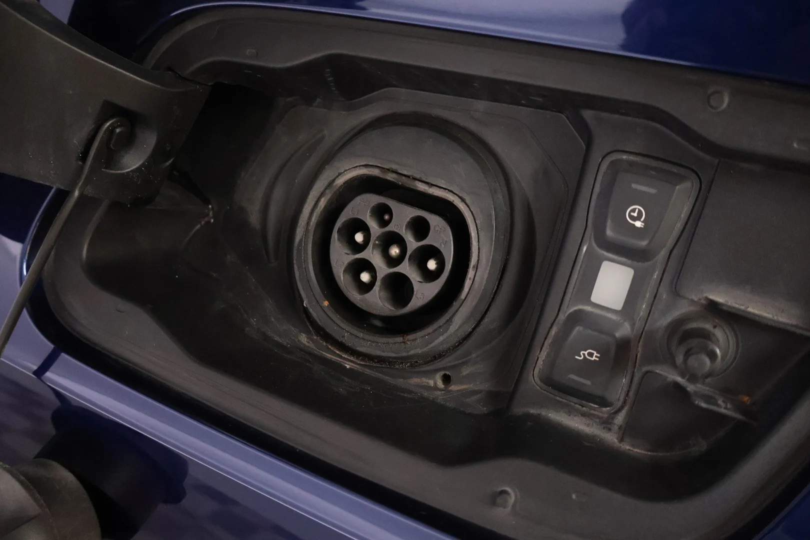 Car Image - 2cEIQeod3zcv7NHyAuGl7U