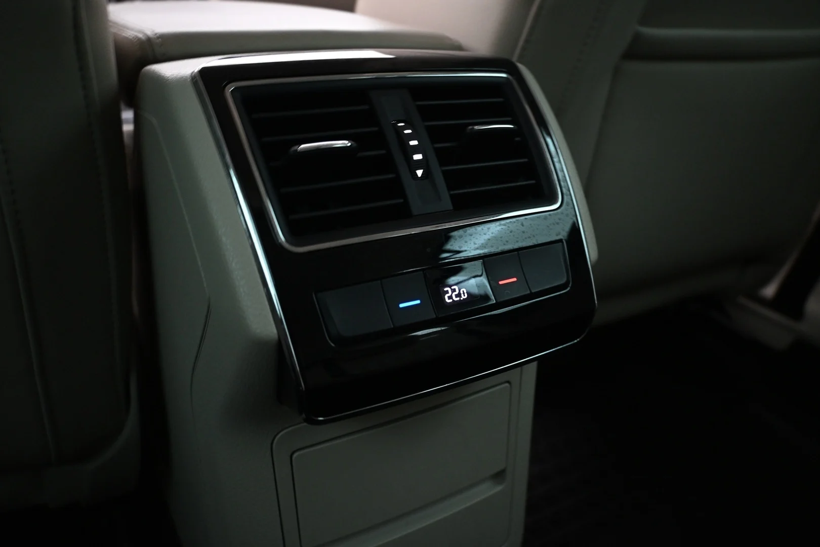 Car Image - 2sfBEFXzBDiBLKB4q5M40j