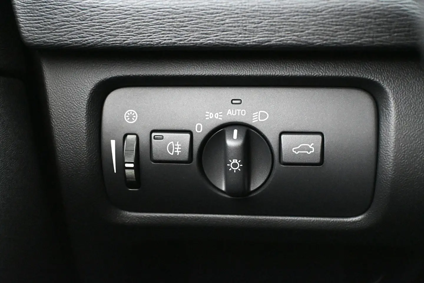 Car Image - 4hMAA9BLCm6r8kfdQhMHx2