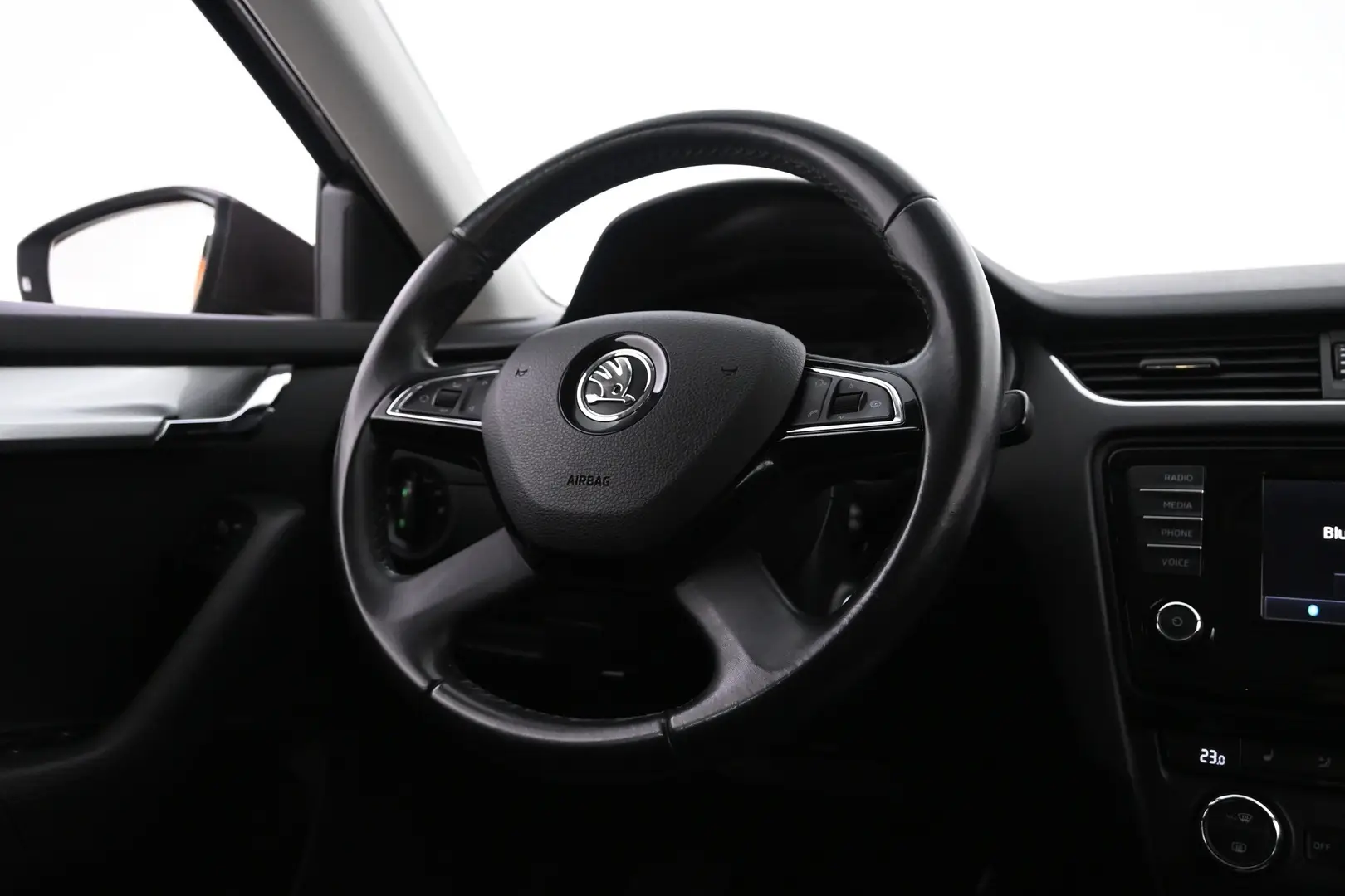 Car Image - cxsyamBhtsBNUxigIHbvd