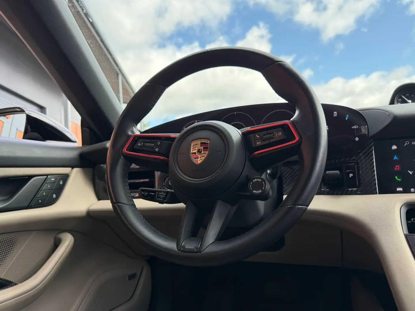 Car Image - BnGla9znFvewAZFFSoJXd