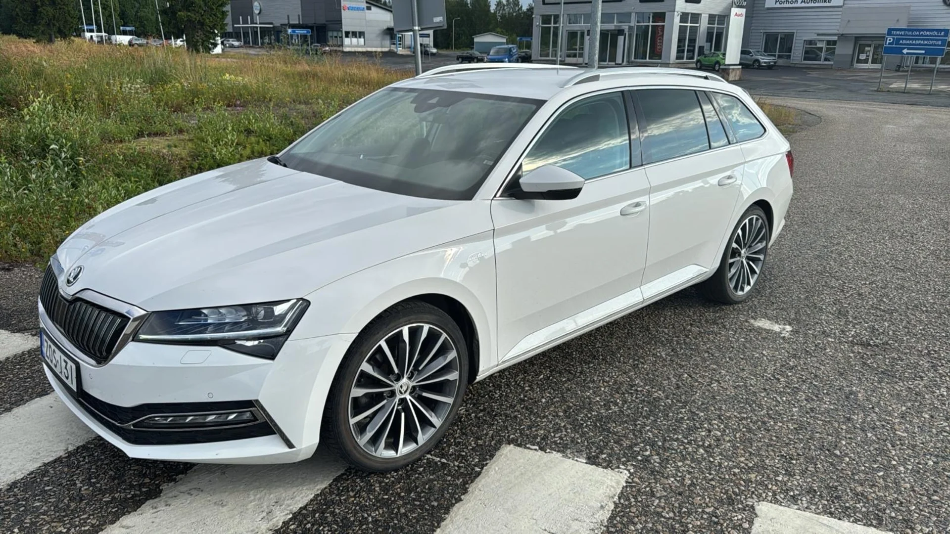 Car Image - 2tWh2z5m9jmz1AW9G7qGdK