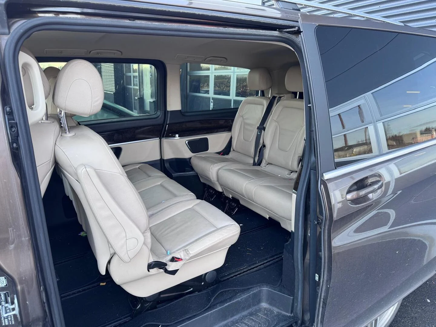 Car Image - 3meAJ4MhUmaBWJxGANomWZ