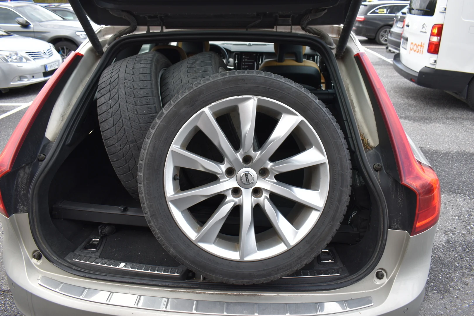 Car Image - 2oLEgW1dvTfMAoBcTqpErr