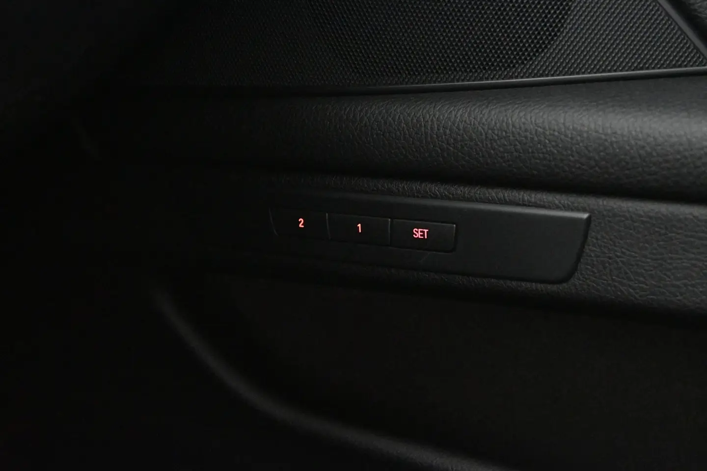 Car Image - 2xw77m5w355Yamdi1dH8NQ
