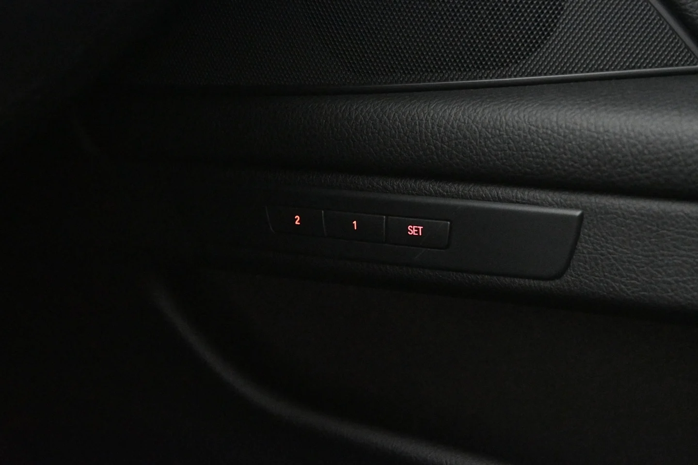 Car Image - 2xw77m5w355Yamdi1dH8NQ