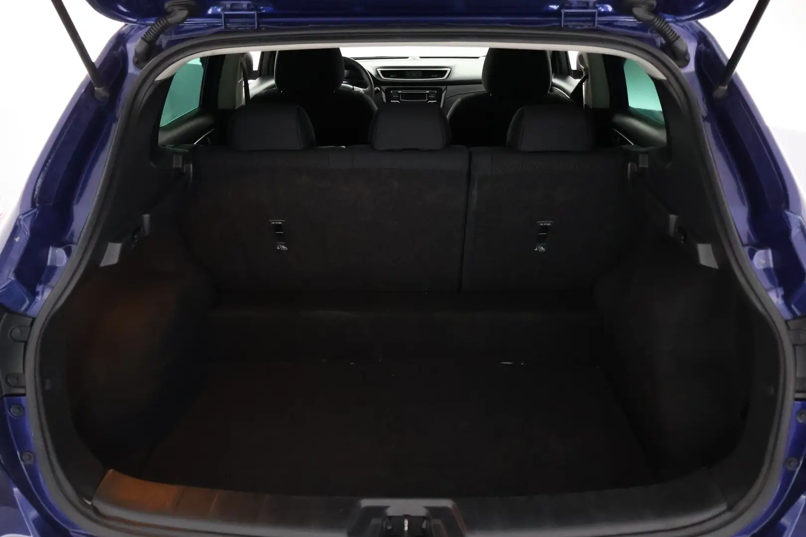 Car Image - 4V3EjnePG7LVuG1aPyBs5t