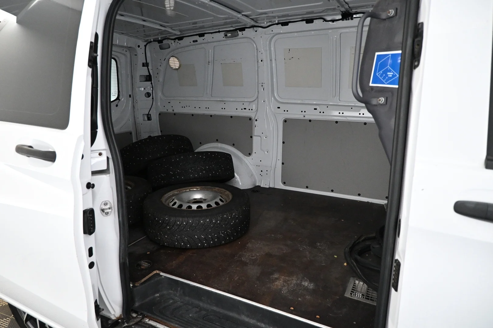 Car Image - qkEwXgpMlo7sDDYPeGCrD