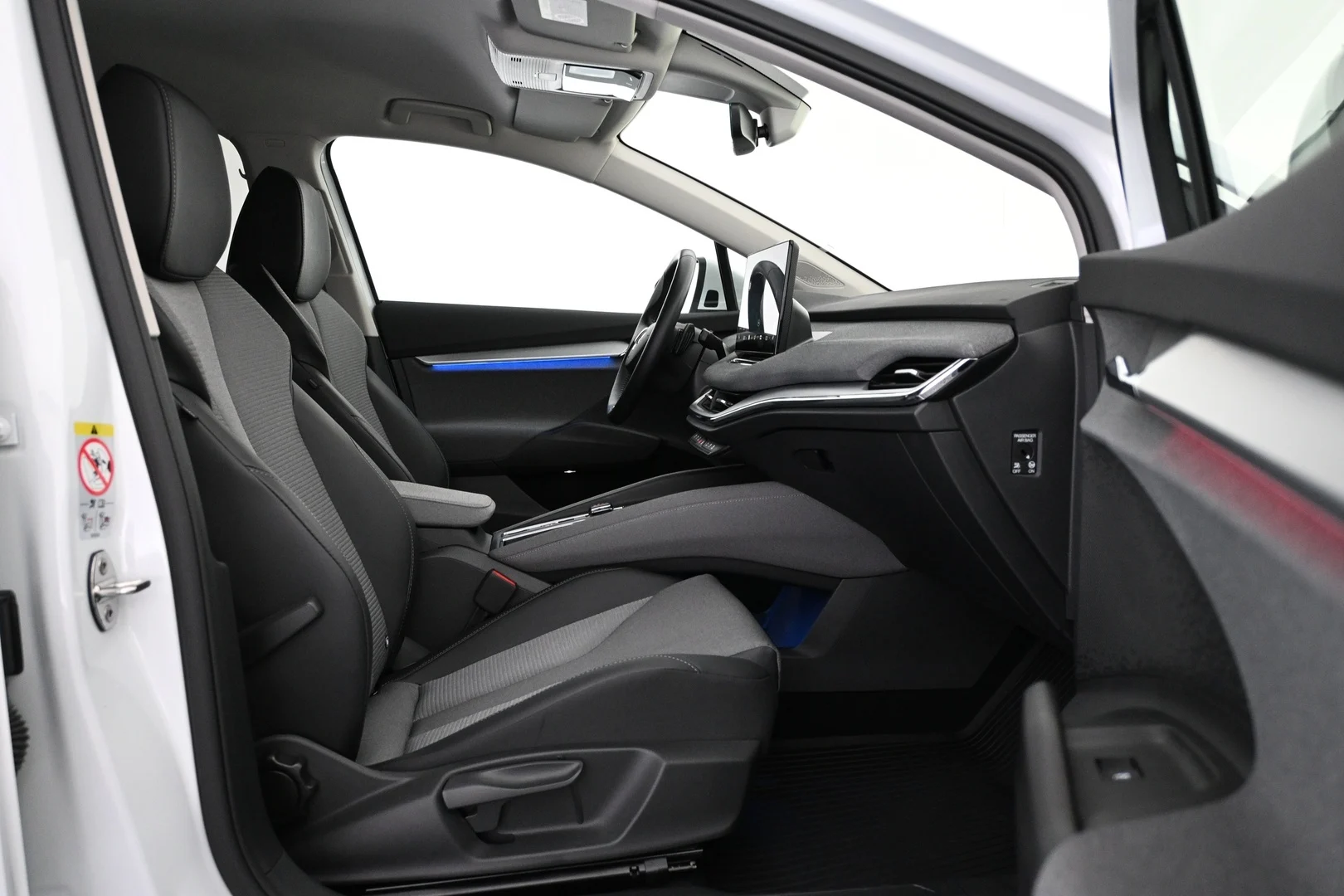 Car Image - 5yTMMLV5GMhkiWNHGNmXcs