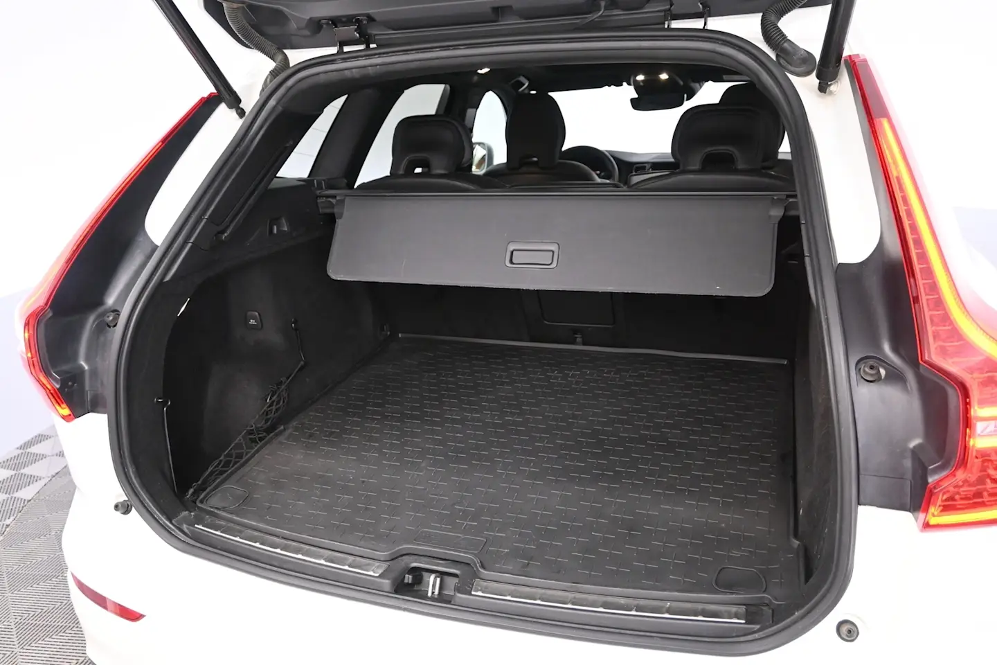 Car Image - 2yzWV51XqvpmKeDQhAbJEq