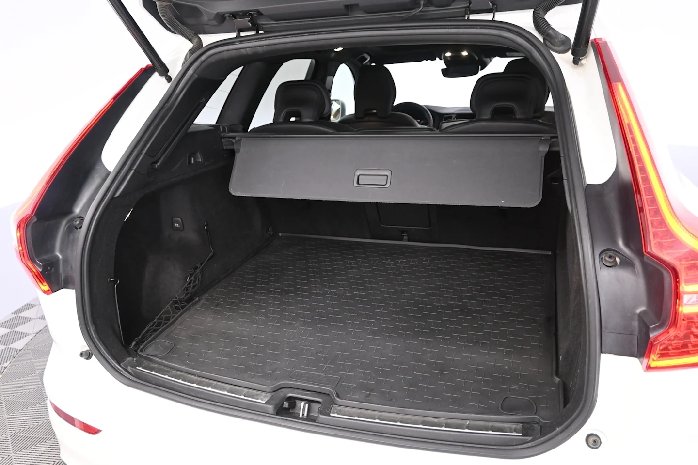 Car Image - 2yzWV51XqvpmKeDQhAbJEq