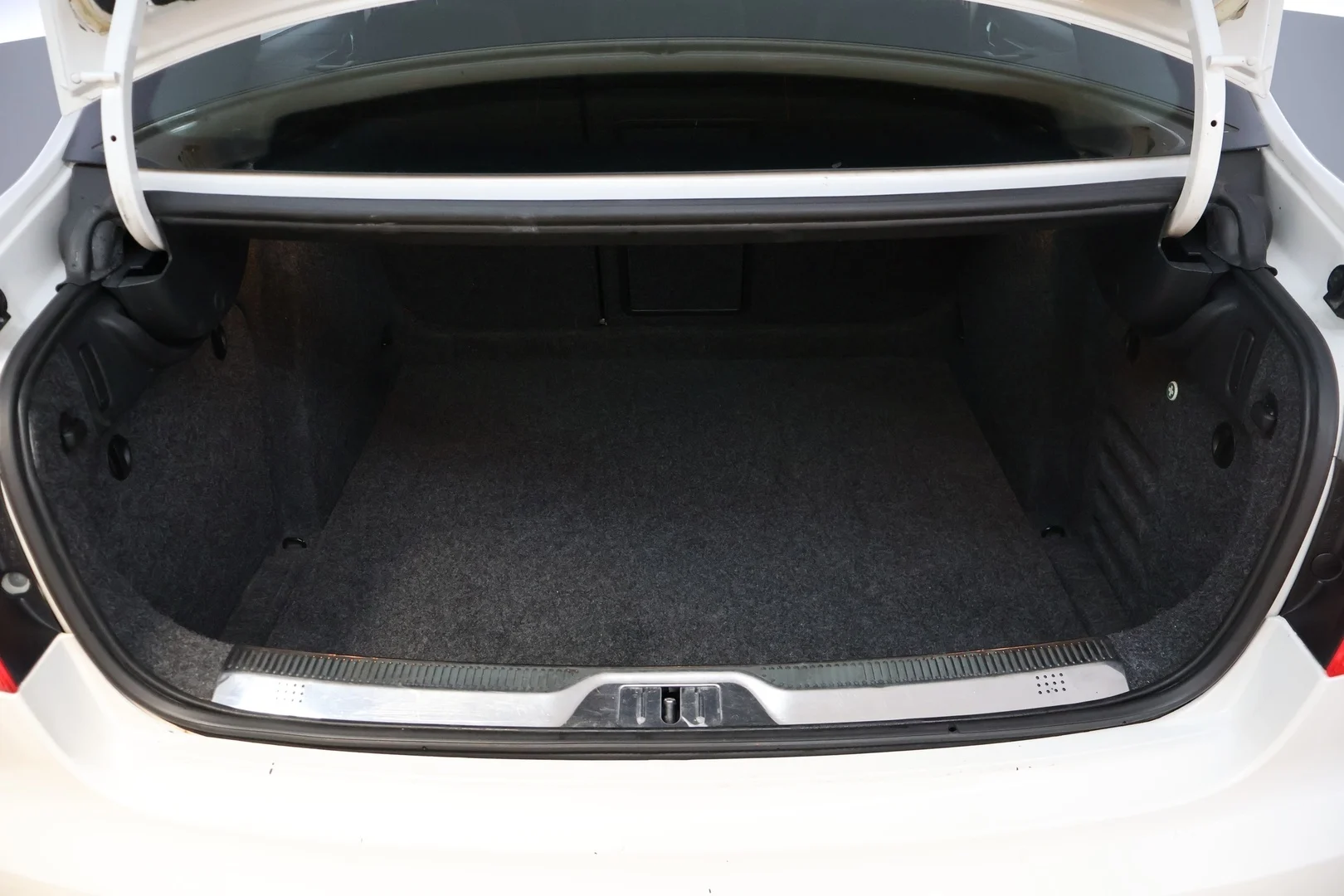 Car Image - 3I5gdL4Eq1CRyXhj6snyIv