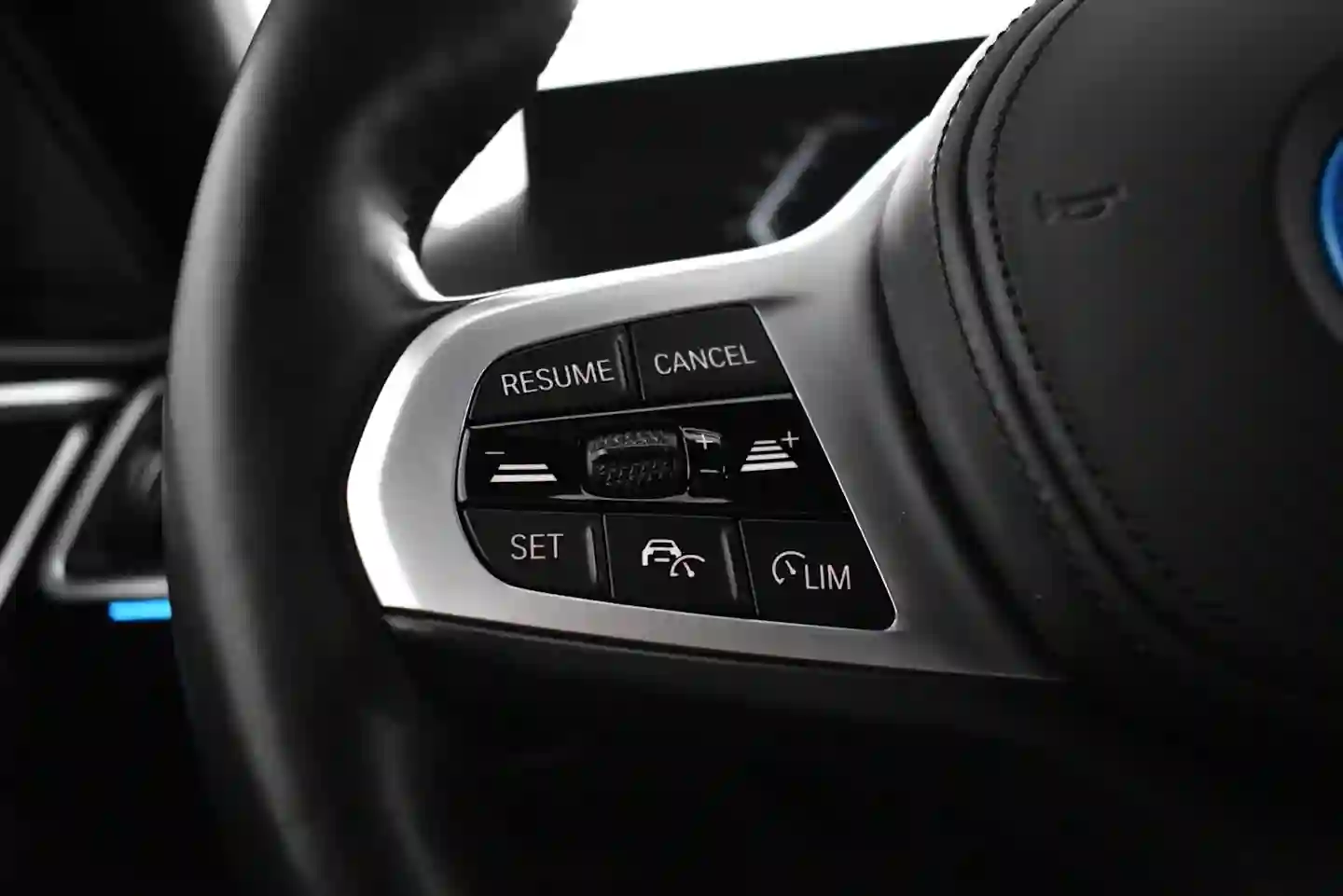 Car Image - Yb0MM4w2iCKx0HppUfW64