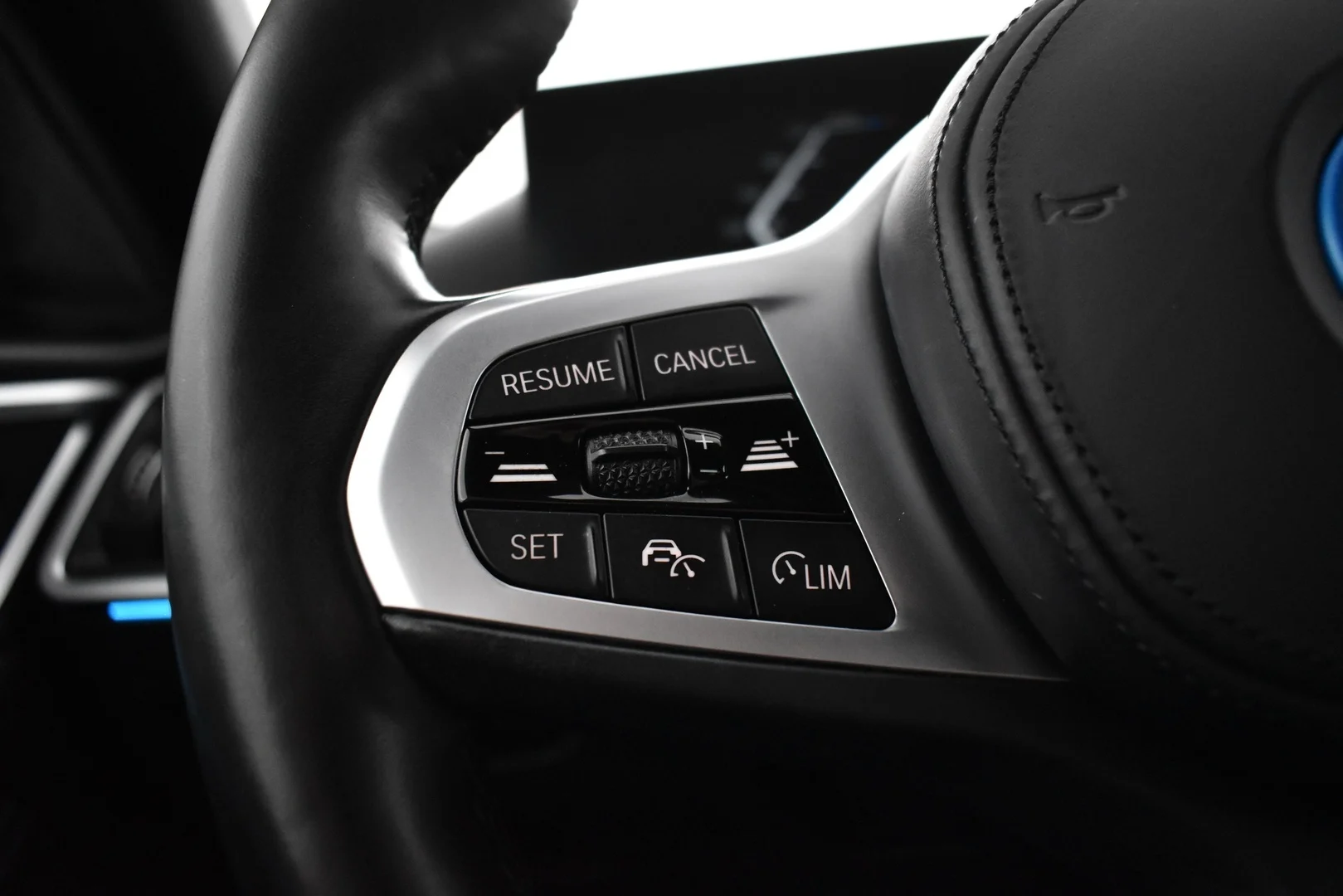 Car Image - Yb0MM4w2iCKx0HppUfW64