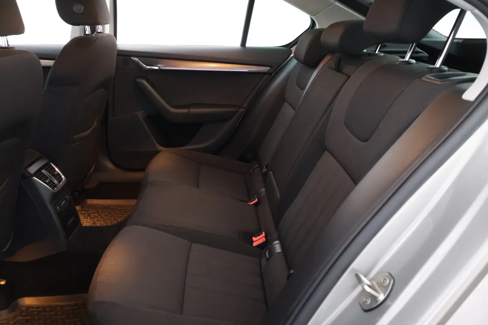 Car Image - 5mIcANjFRvkAQ6k2ychofB