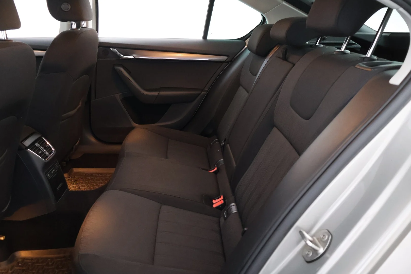 Car Image - 5mIcANjFRvkAQ6k2ychofB