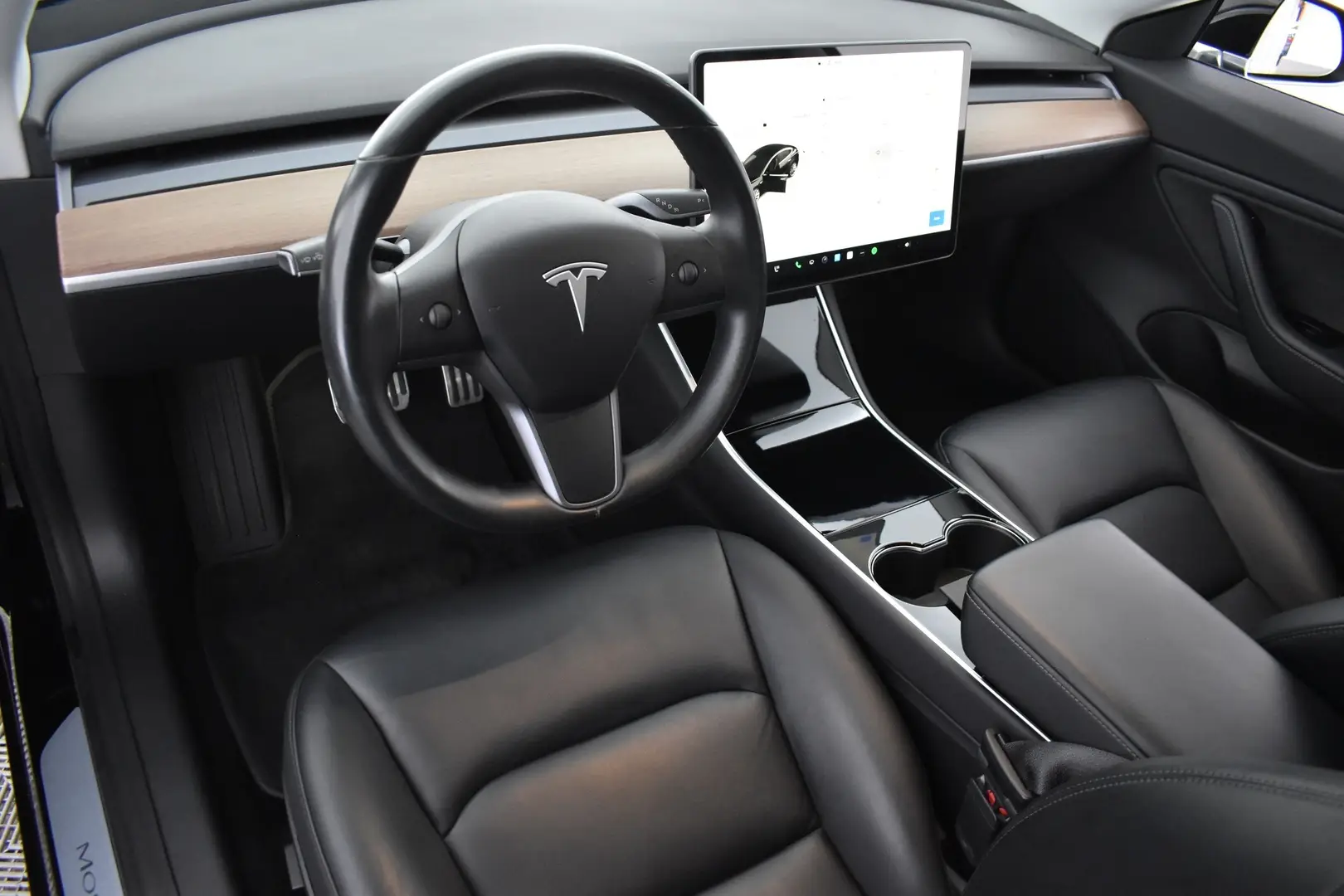 Car Image - 6SIk2AyOgz5TMn4TlzqmCj