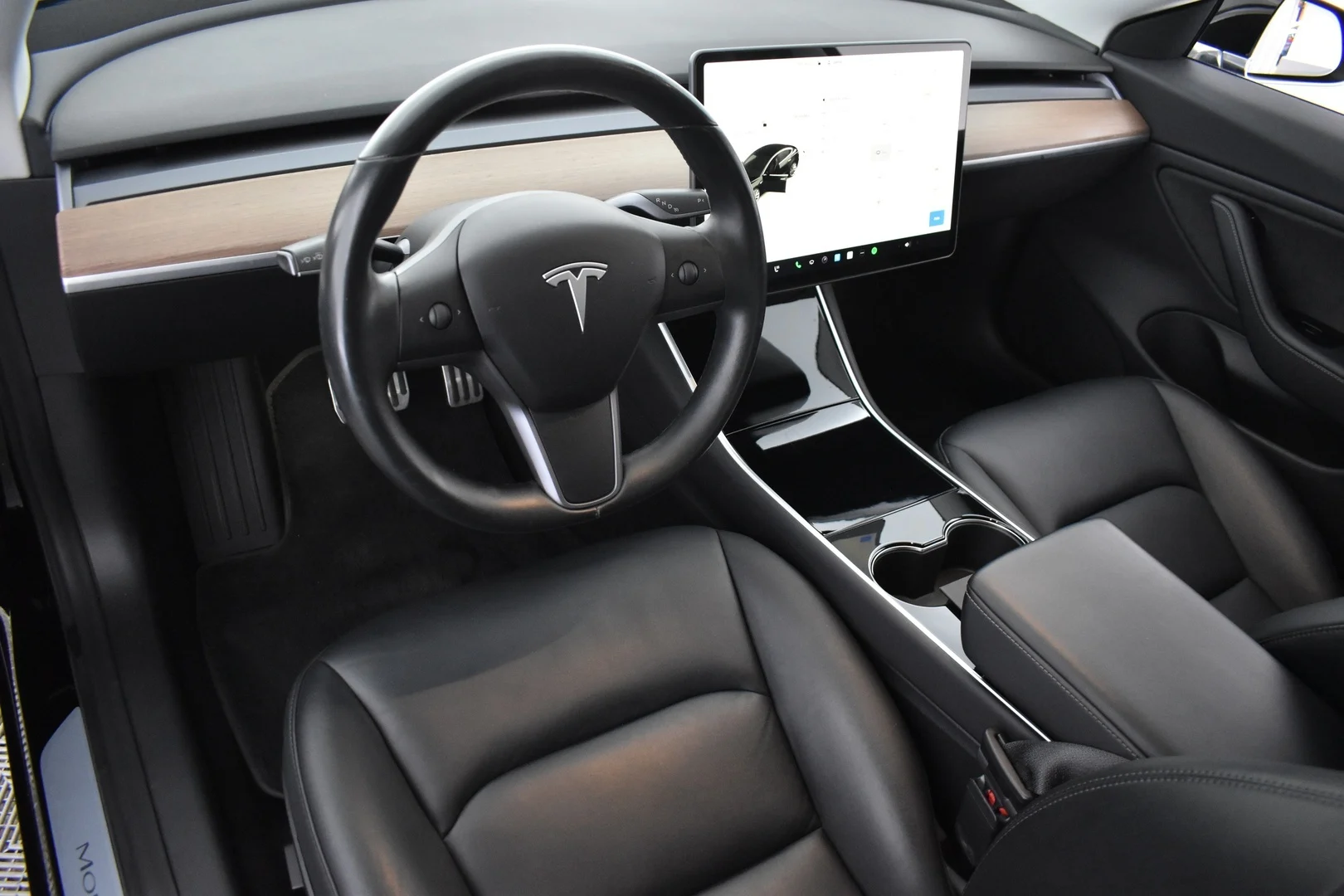 Car Image - 6SIk2AyOgz5TMn4TlzqmCj