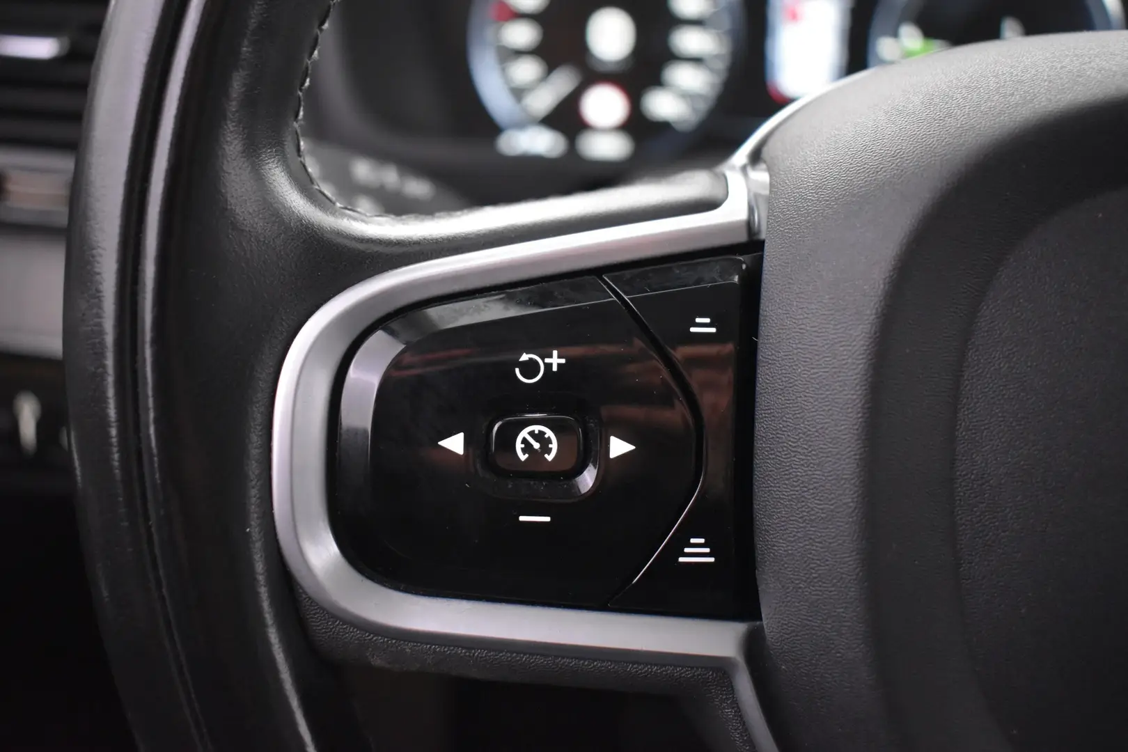 Car Image - 1J3sEf9jaHbTrlRXdY0X1P