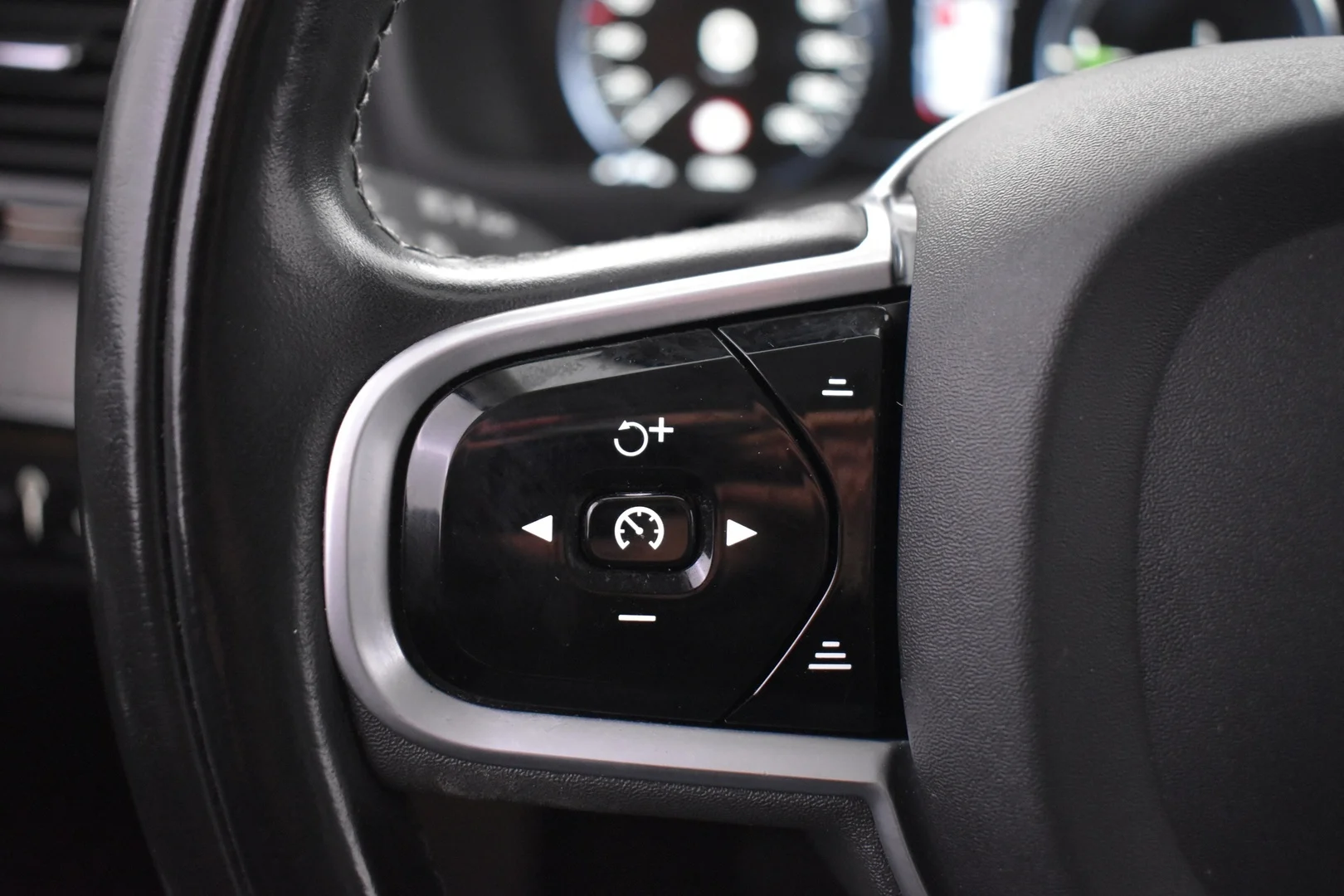Car Image - 1J3sEf9jaHbTrlRXdY0X1P