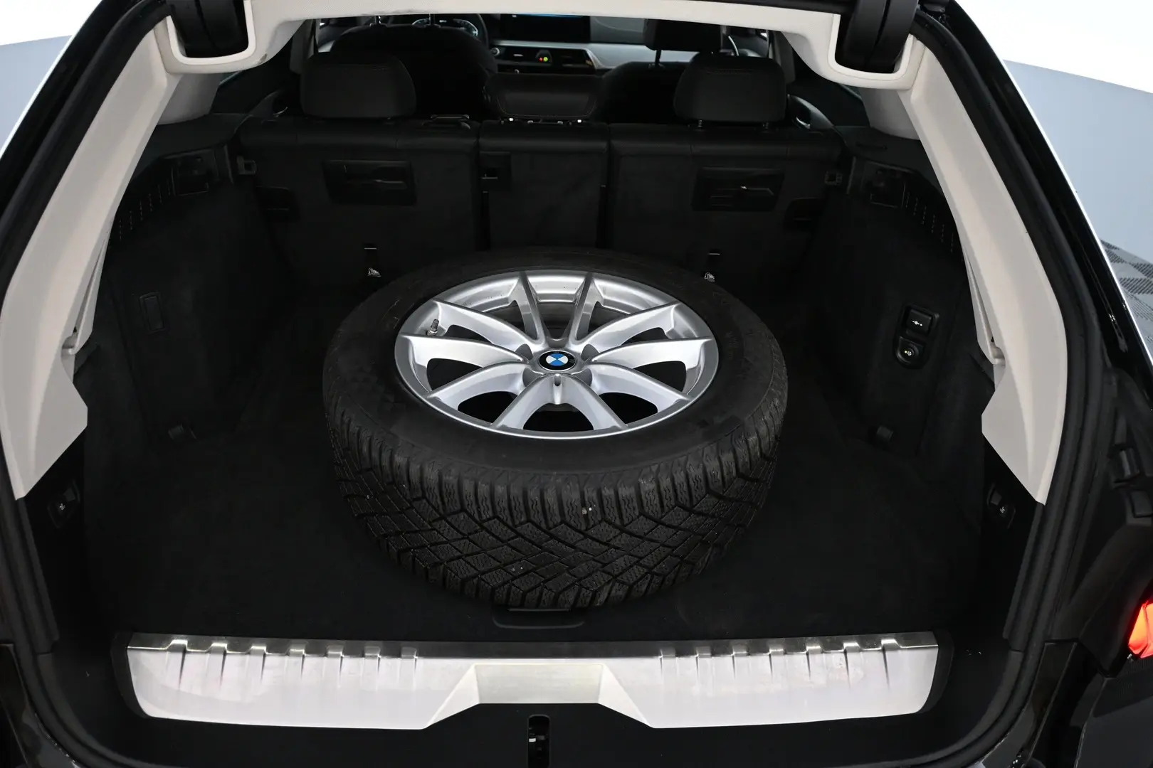 Car Image - 2ONFKELwiIUMgggypQ64UM
