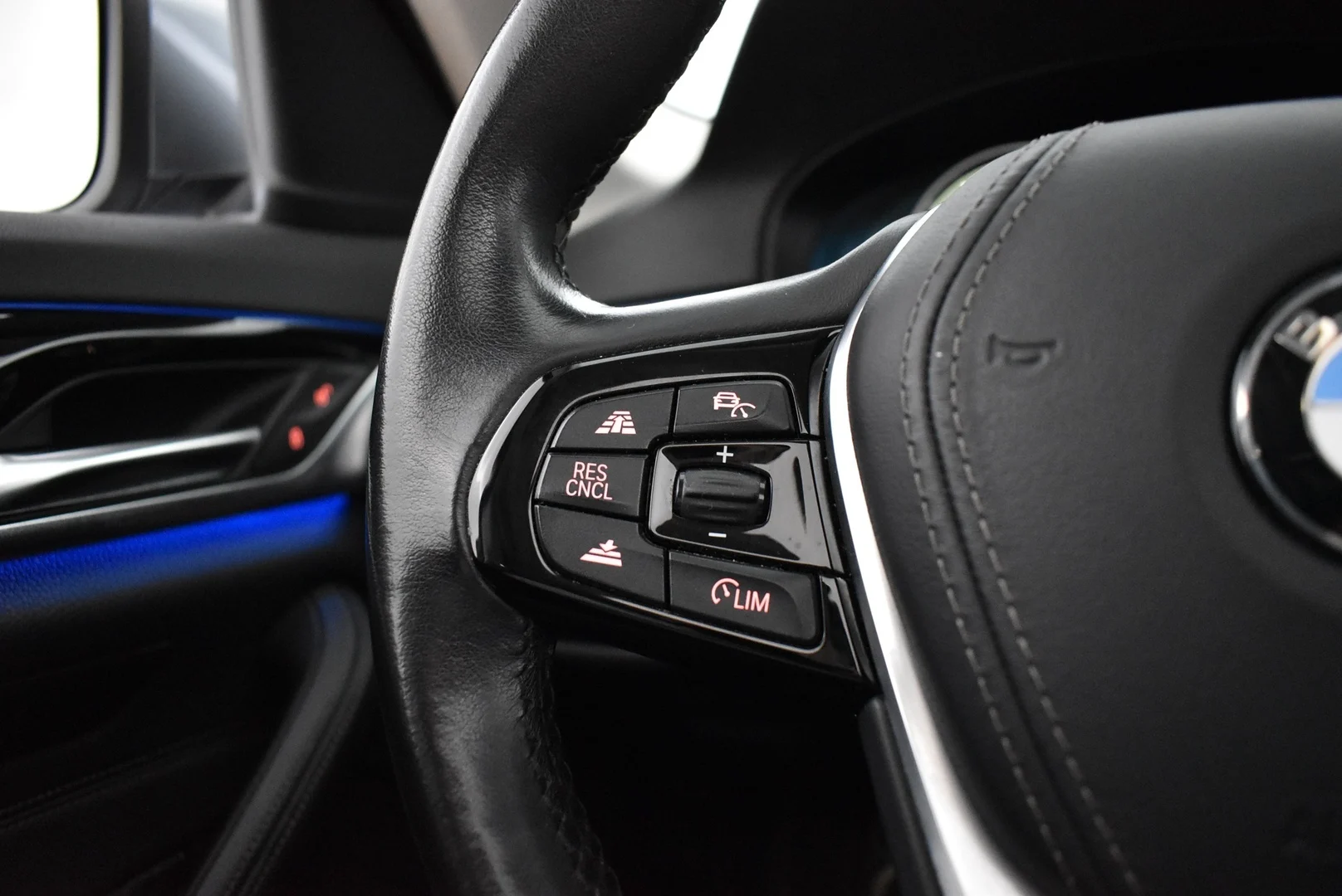 Car Image - 10x7DI300gjr3XC7yxPZQn