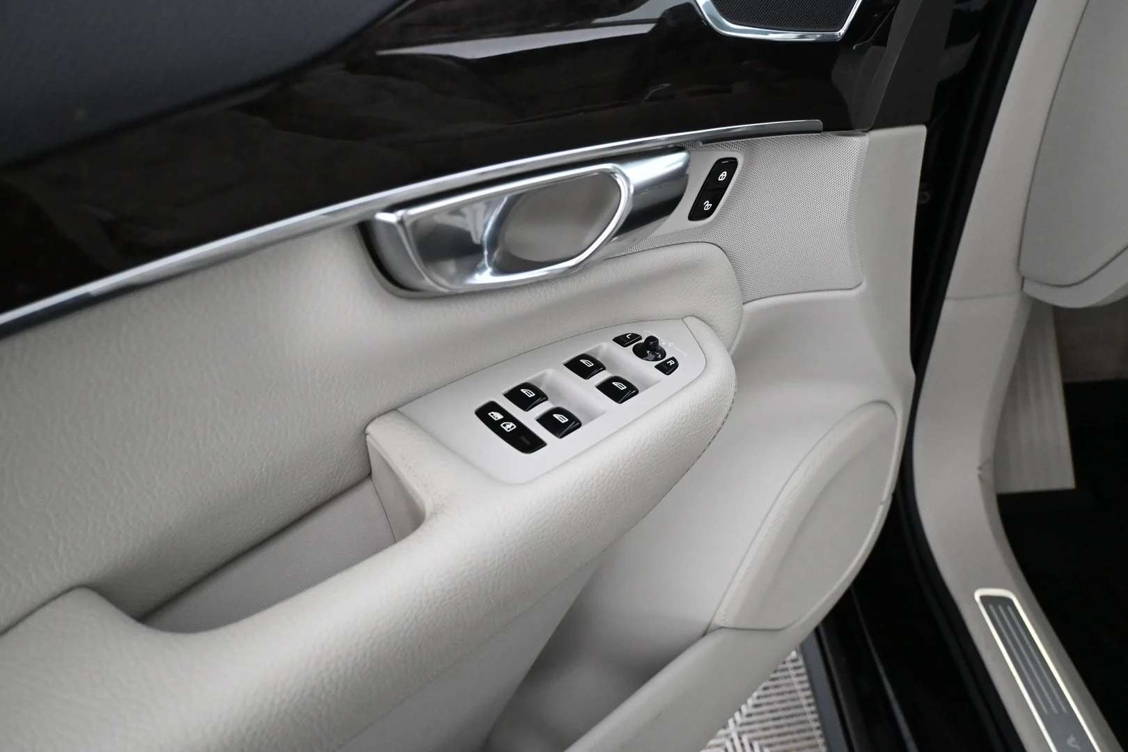 Car Image - 4MWaPqhFqCEXgivToA7tHR