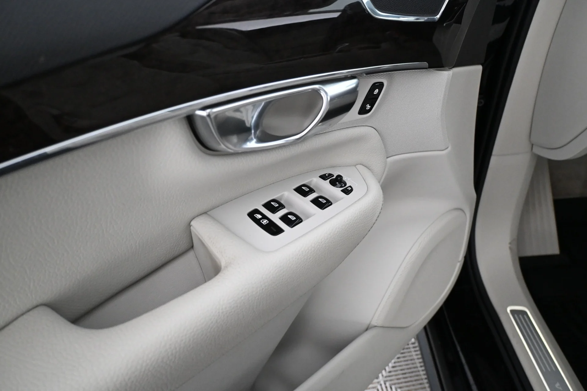 Car Image - 4MWaPqhFqCEXgivToA7tHR