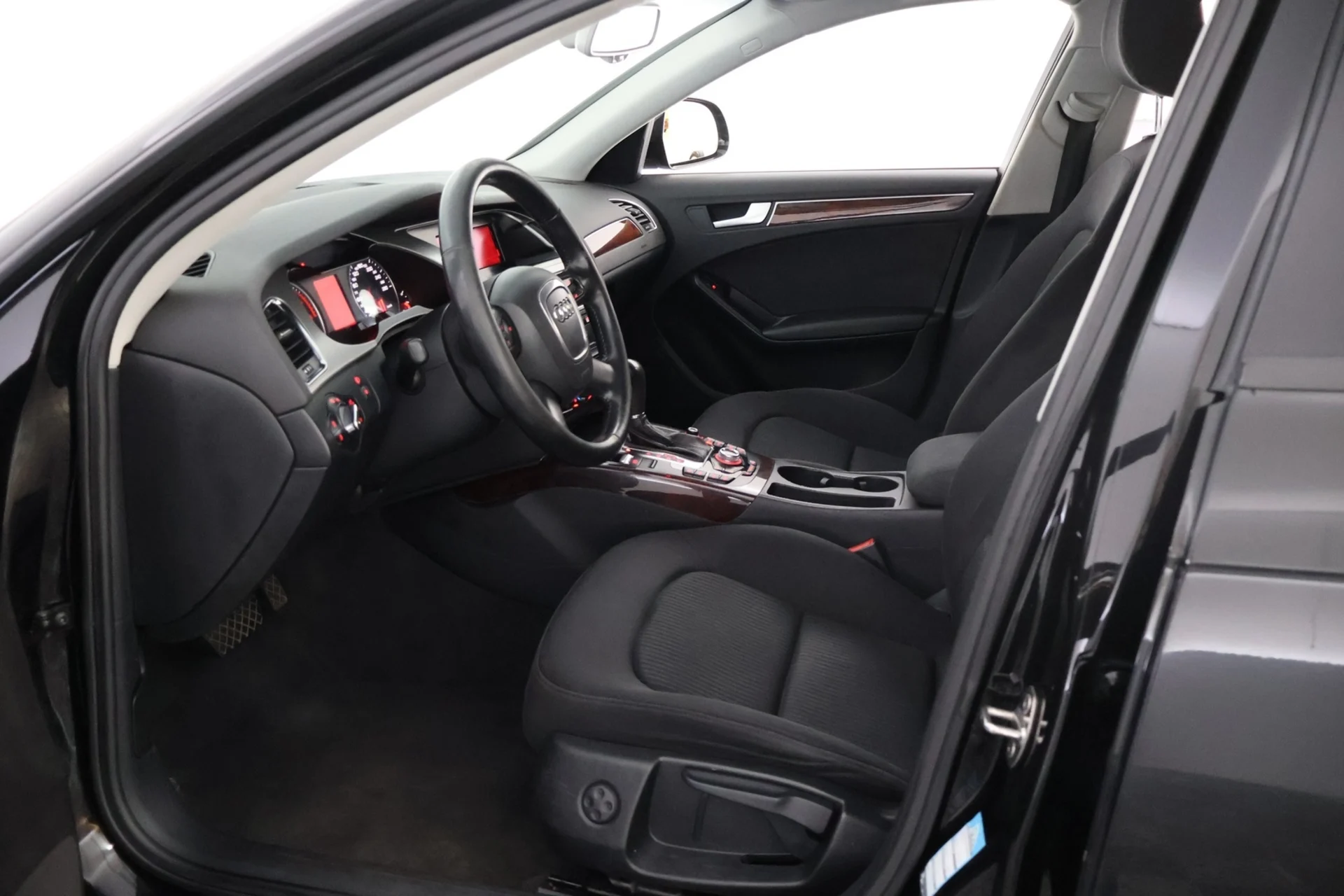 Car Image - 4SvhZ1CYlYTE49sXUQfoF