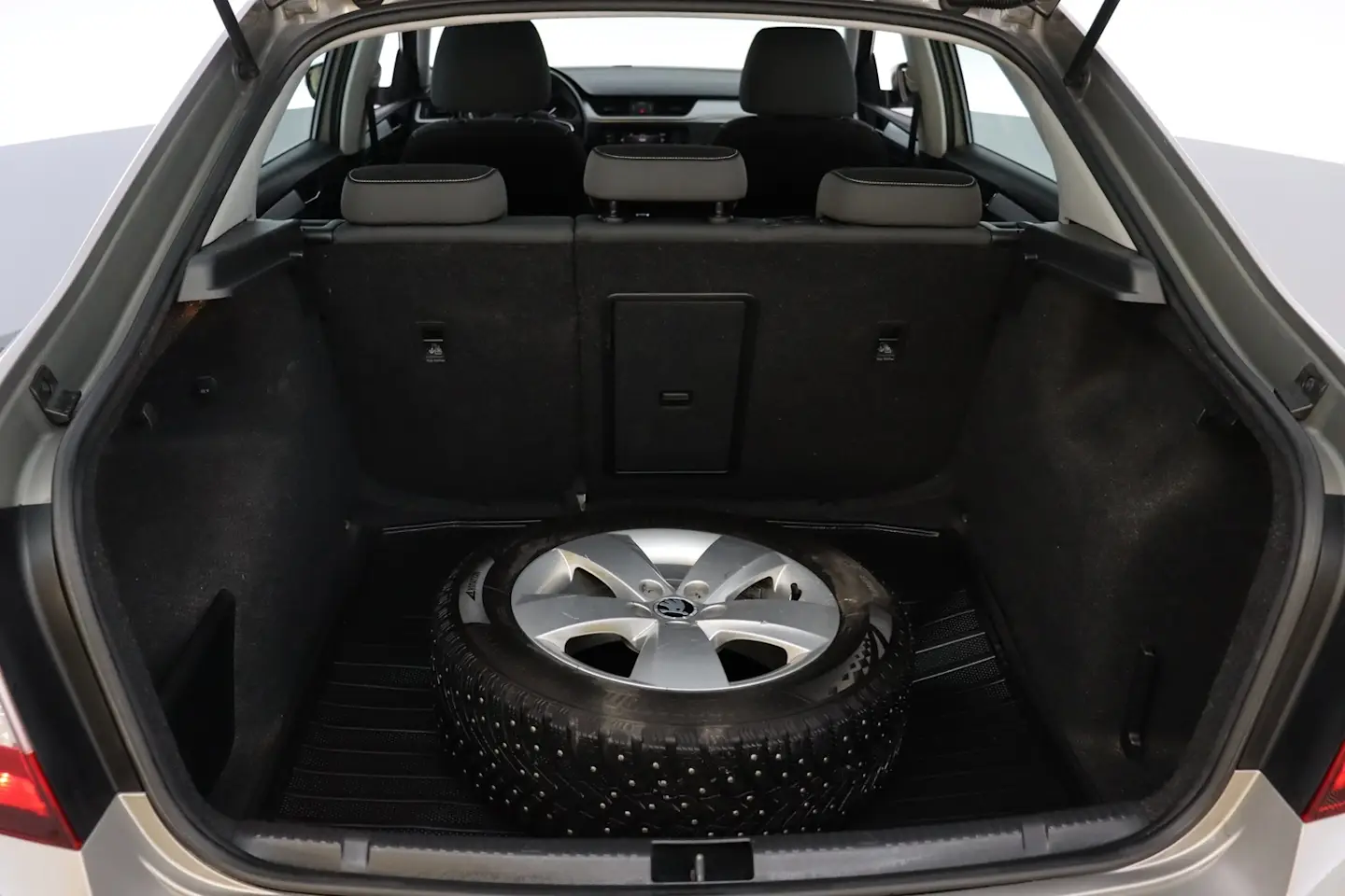 Car Image - 382ZAbqV9uz6stsAMgypEJ