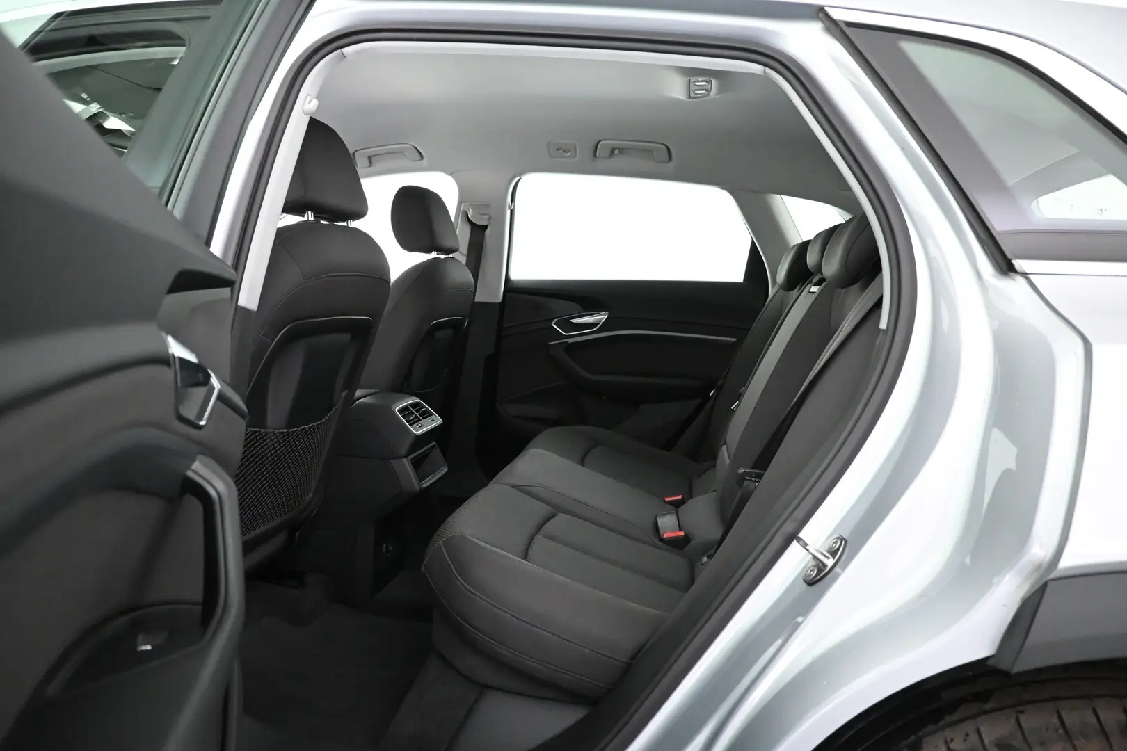 Car Image - 3Vd6rqLcCILtbXbPn44MfE
