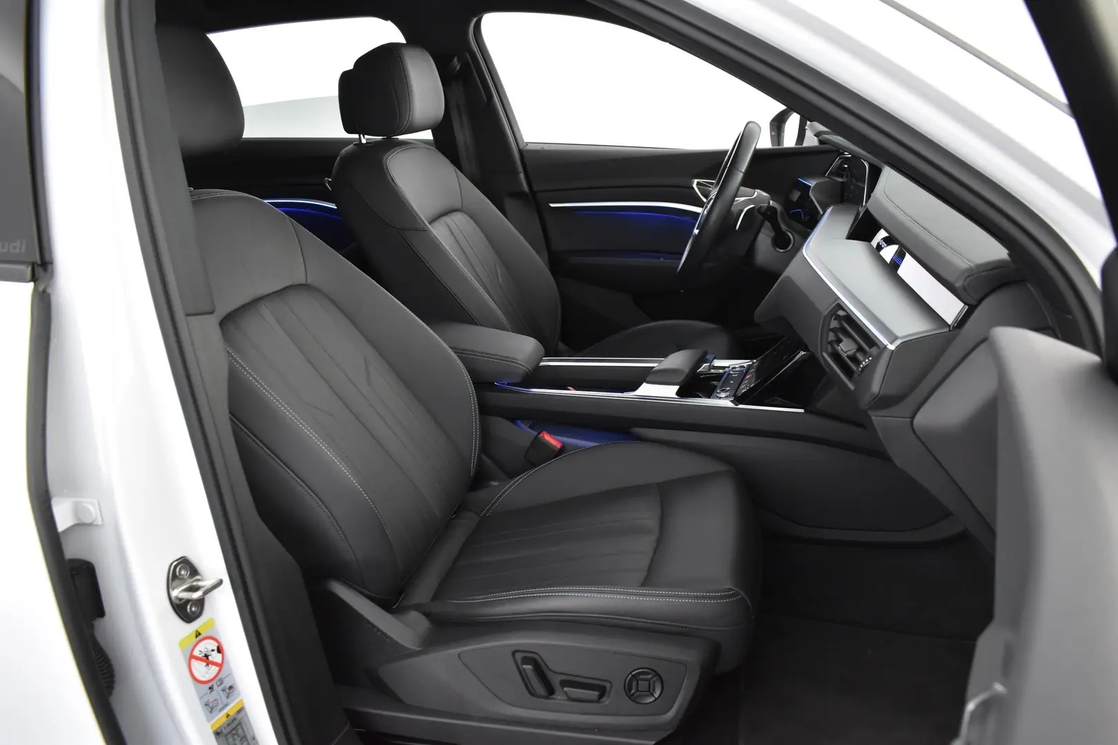 Car Image - 6yJC6dmgLSmEIARQA8LVii