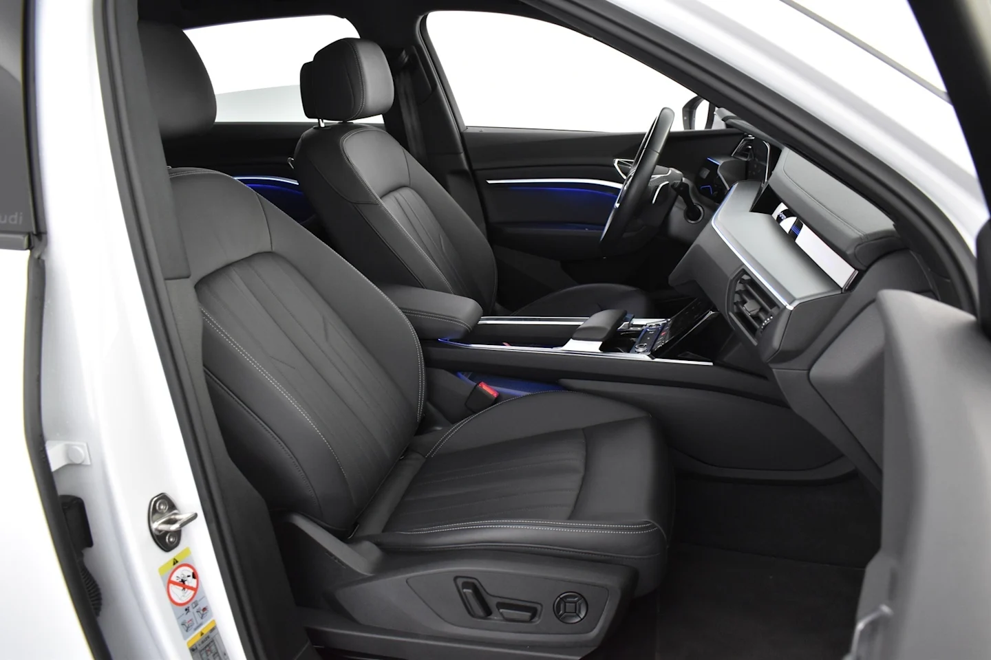 Car Image - 6yJC6dmgLSmEIARQA8LVii