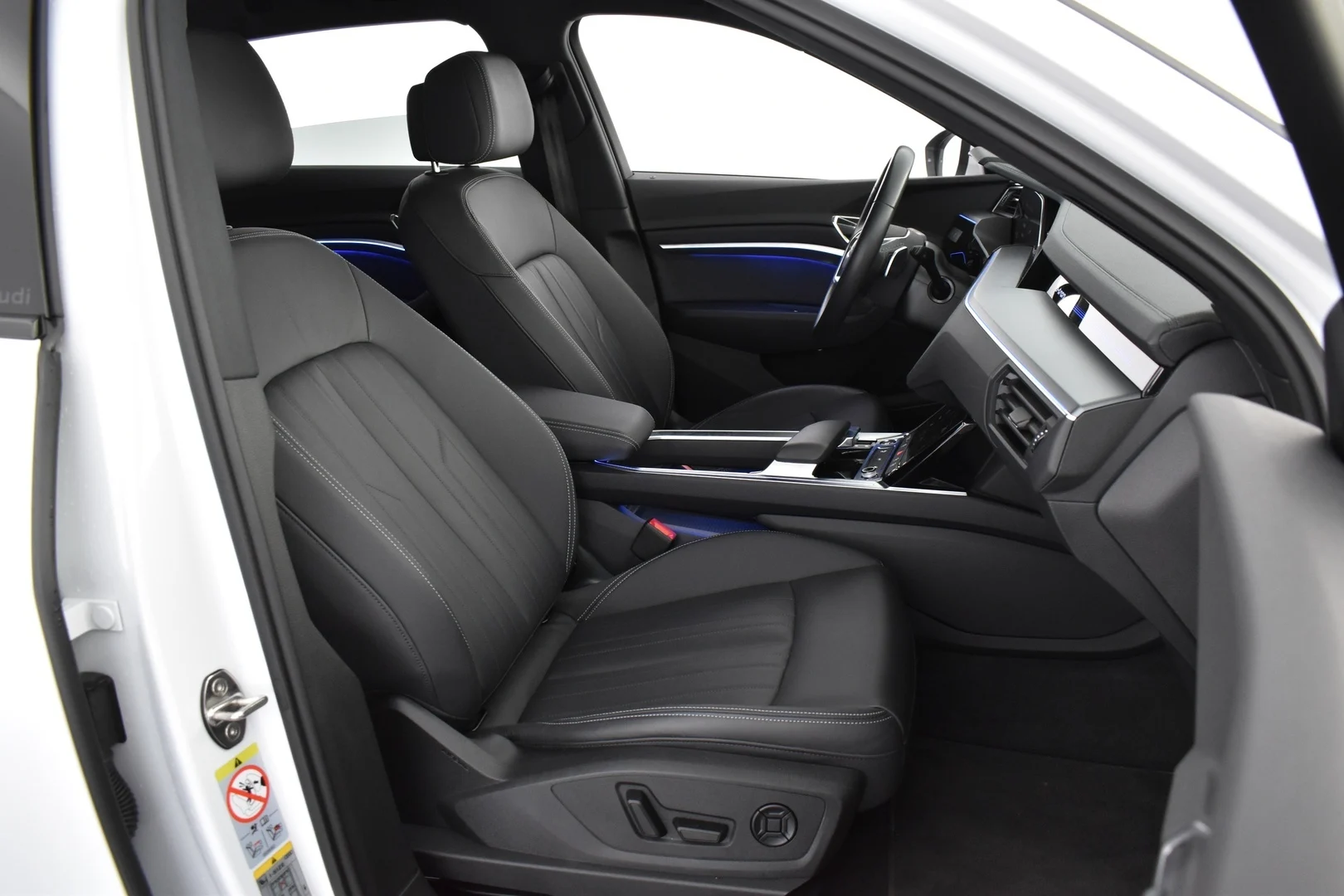 Car Image - 6yJC6dmgLSmEIARQA8LVii