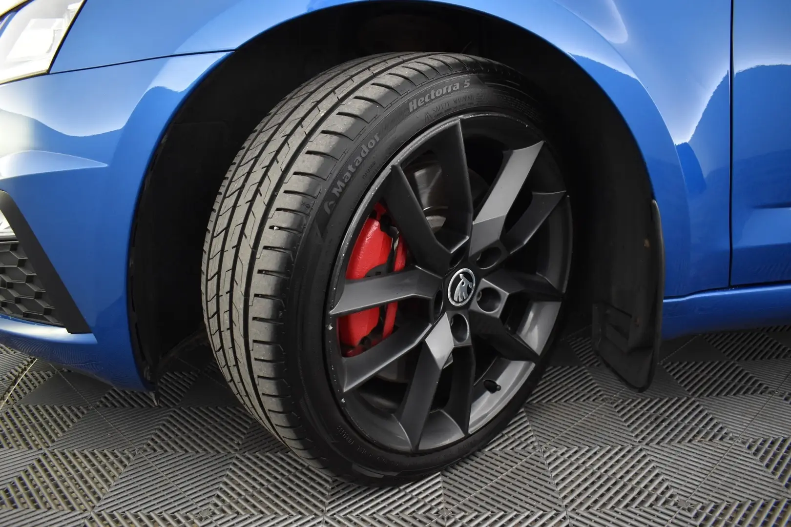 Car Image - 01HcPQiHpzxlkOs4qFN4bq