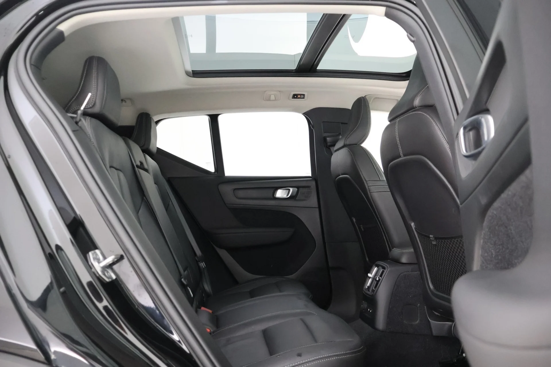 Car Image - 4TZX5NeahC5N8p8y6TQfLz