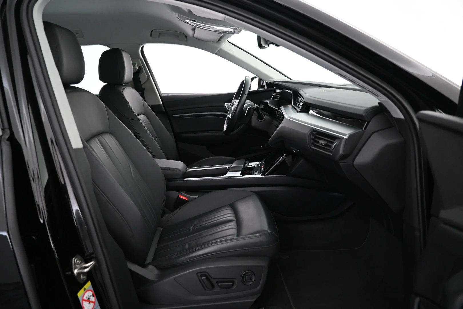 Car Image - 6Y49SiNa64hyRxZlMJsM6W