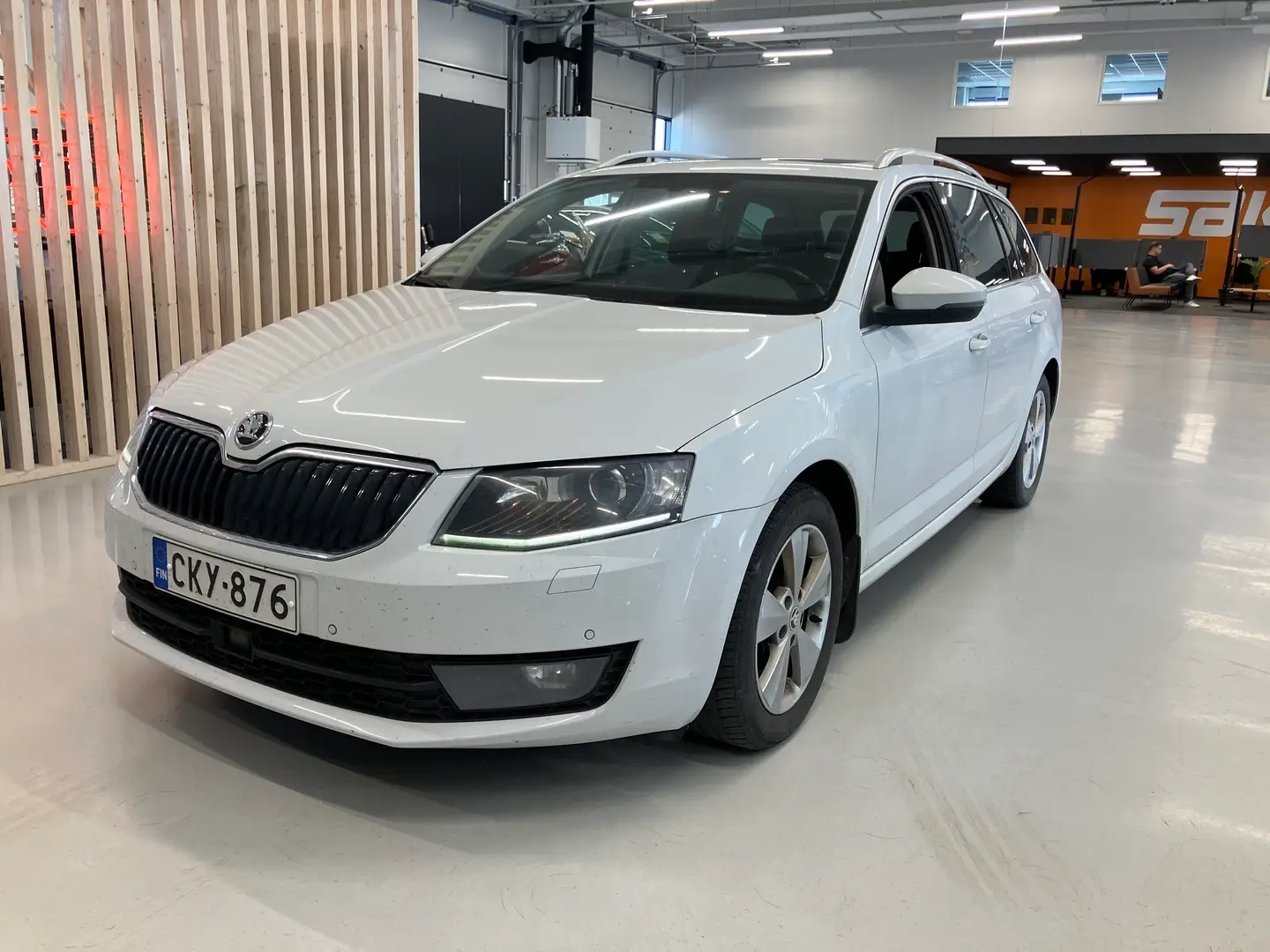 Car Image - 592UTpUE5tDpIW7m4zsieB