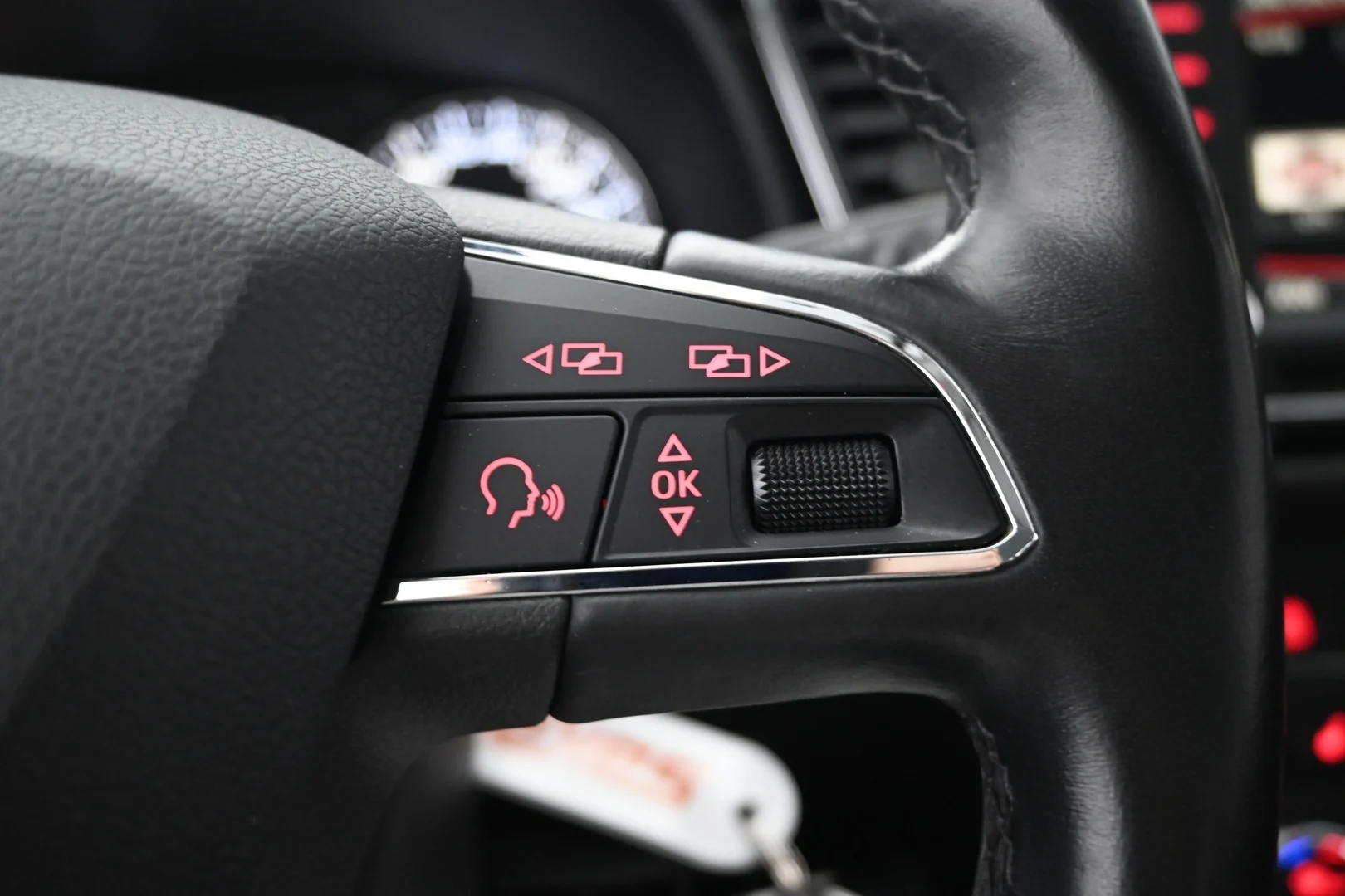 Car Image - 6UvSLDv4VnoxgxUdXFk1hZ