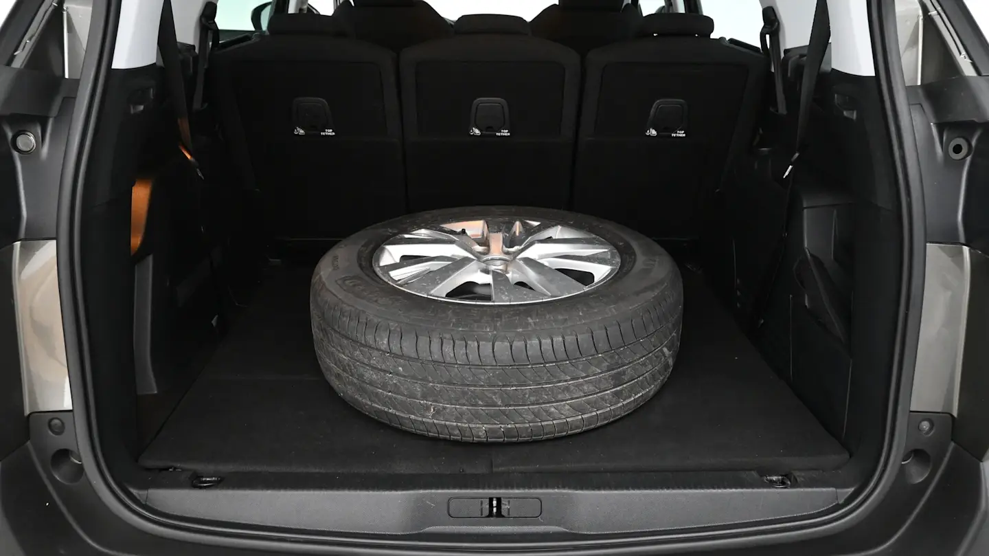 Car Image - 4ZQe2mzEq3YhB10Mxc7mvJ