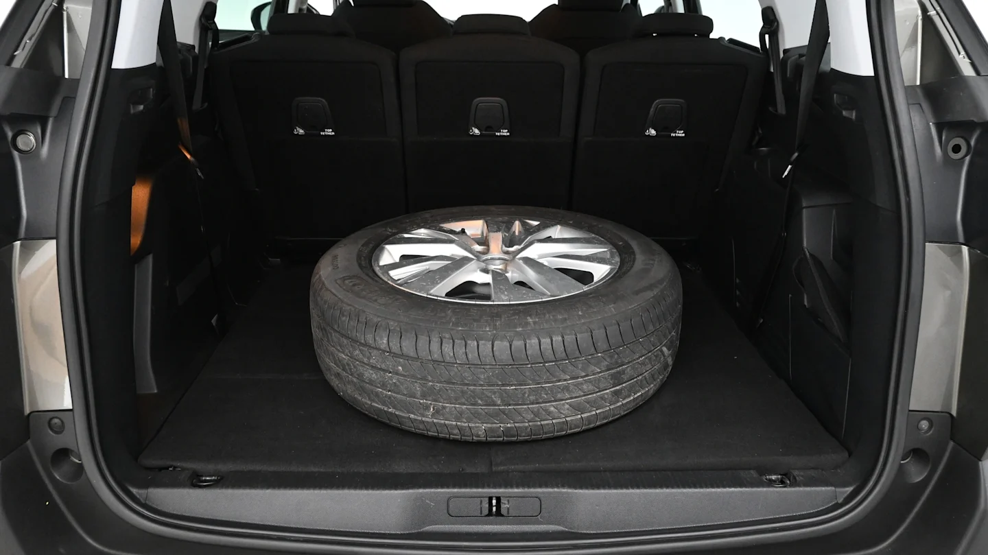 Car Image - 4ZQe2mzEq3YhB10Mxc7mvJ