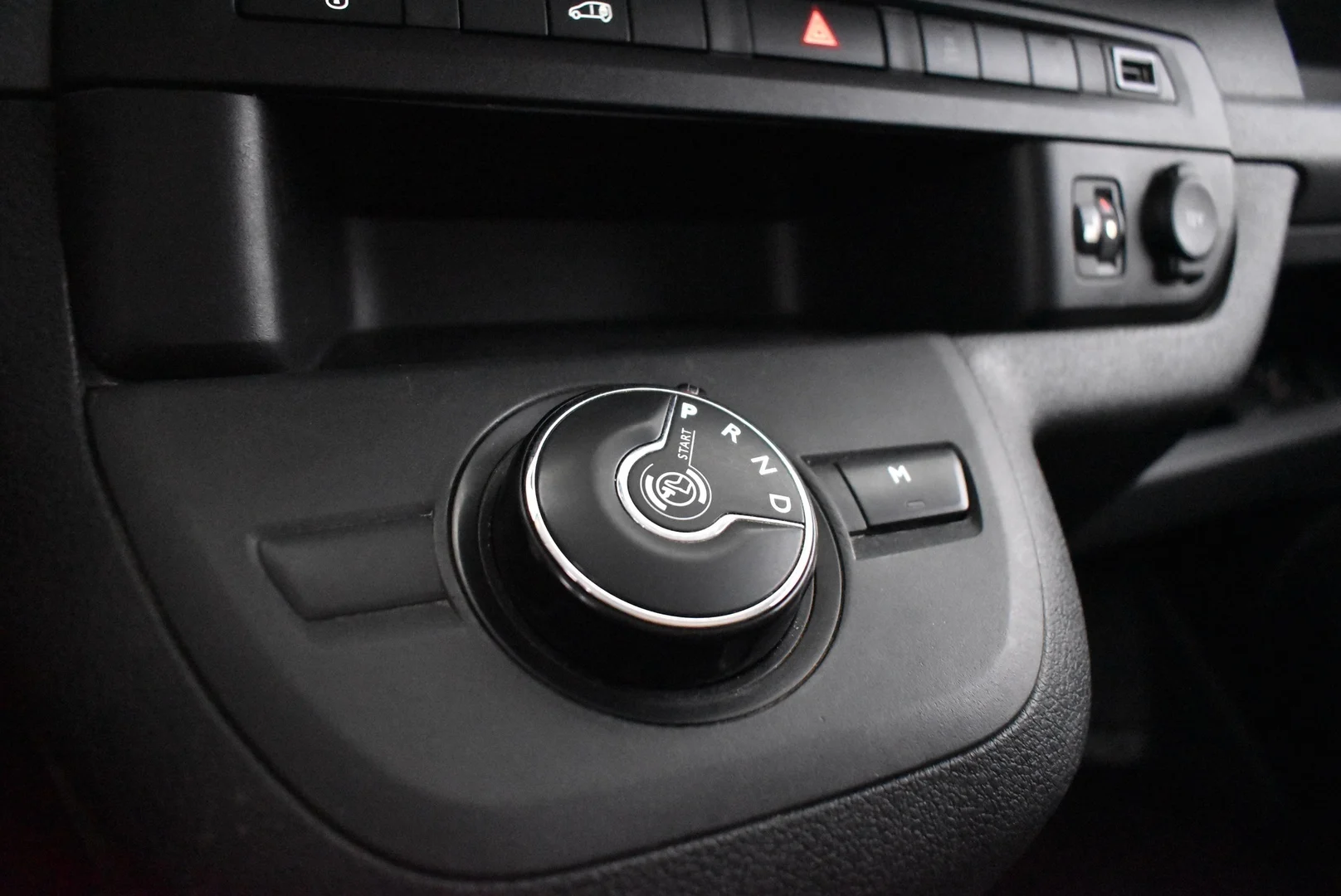 Car Image - 27SnxqOjkp4bzP0jn44LMy